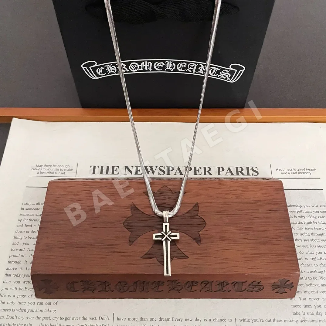 크롬하츠 스네이크 패턴 크로스 펜던트 목걸이 상세 이미지 2