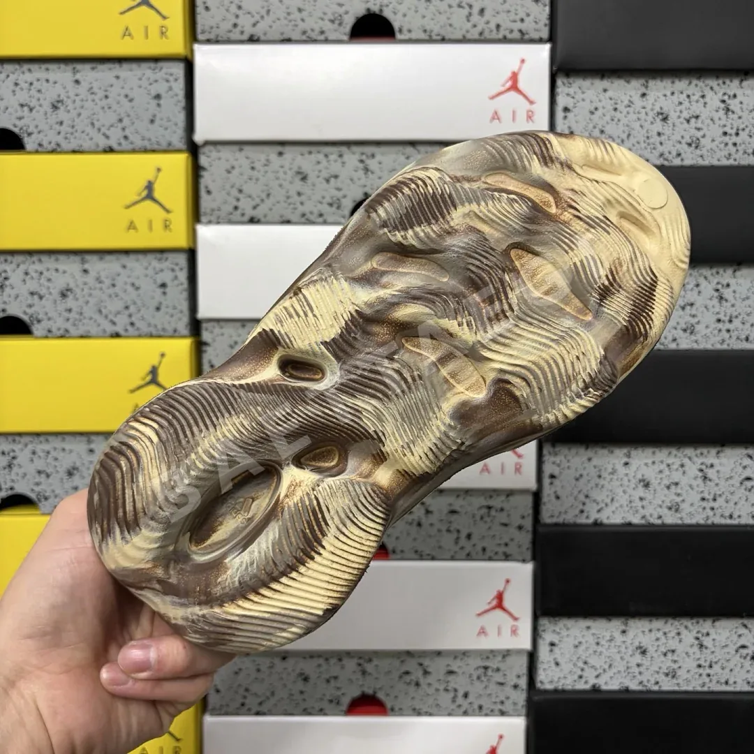 아디다스 [LW] 이지 폼 RNNR MX GX8774 200637 Adidas Yeezy Foam RNNR MX Cream Clay 상세 이미지 5