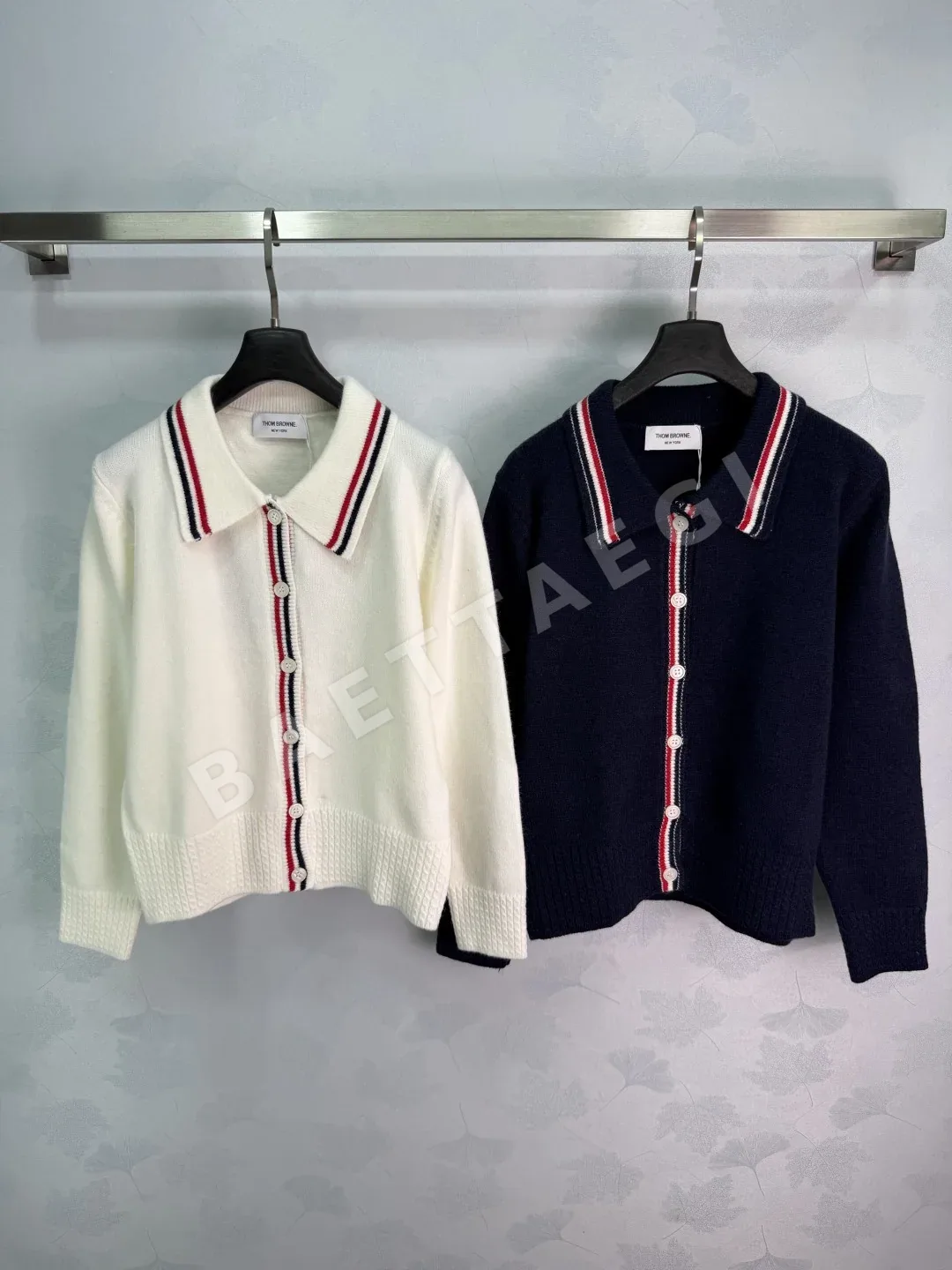 톰브라운 닥스훈트 무늬 폴로카라 여성 가디건 상세 이미지 3