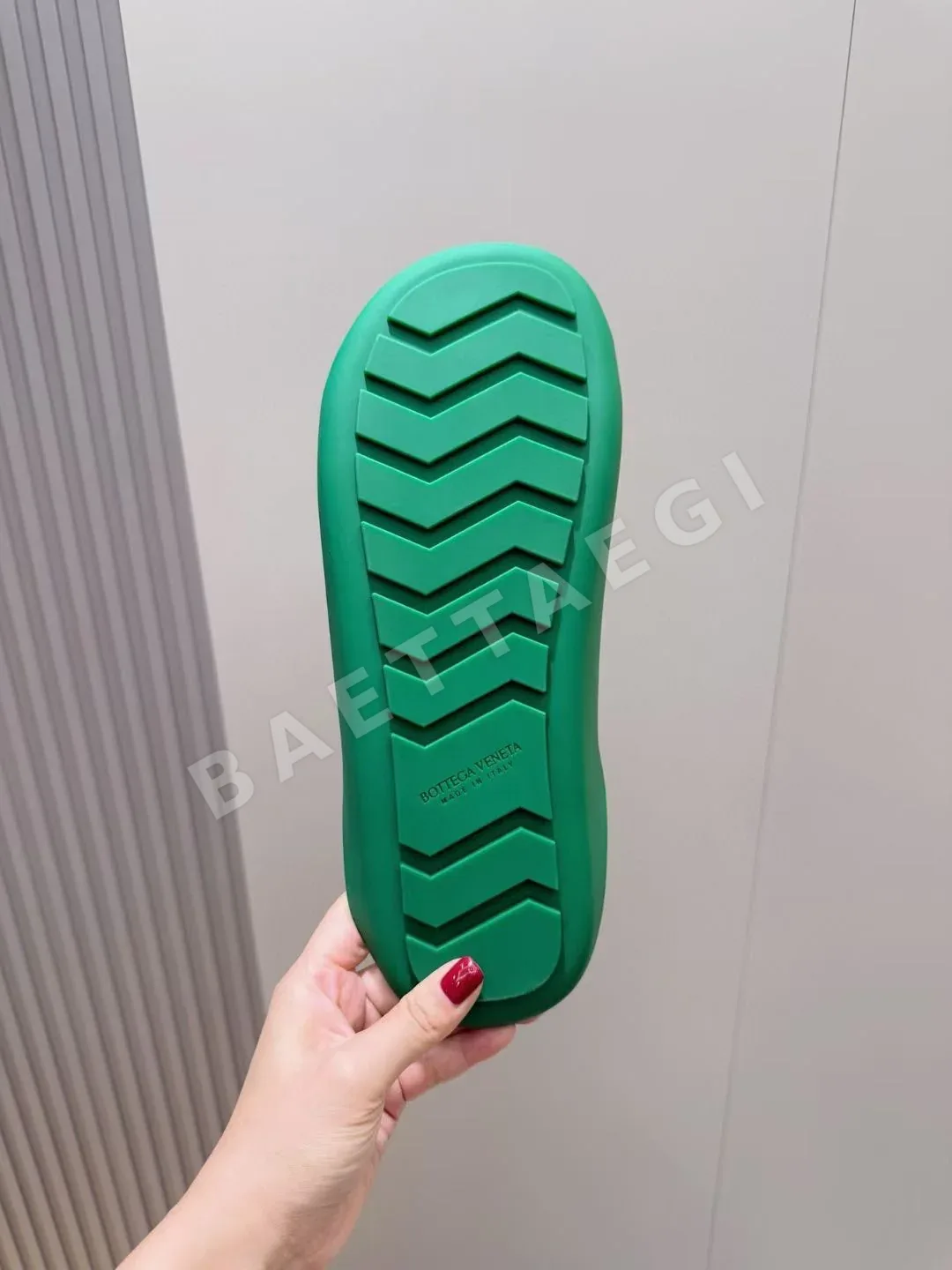 보테가베네타 인트레차토 가죽 웨이브 뮬 샌들 상세 이미지 9
