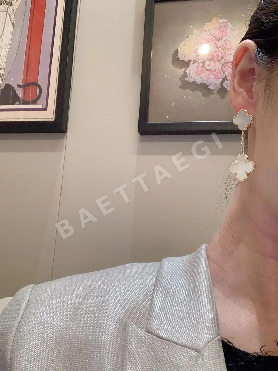 반클리프앤아펠 화이트 마더오브펄 클로버 더블 플라워 귀걸이 상세 이미지 10