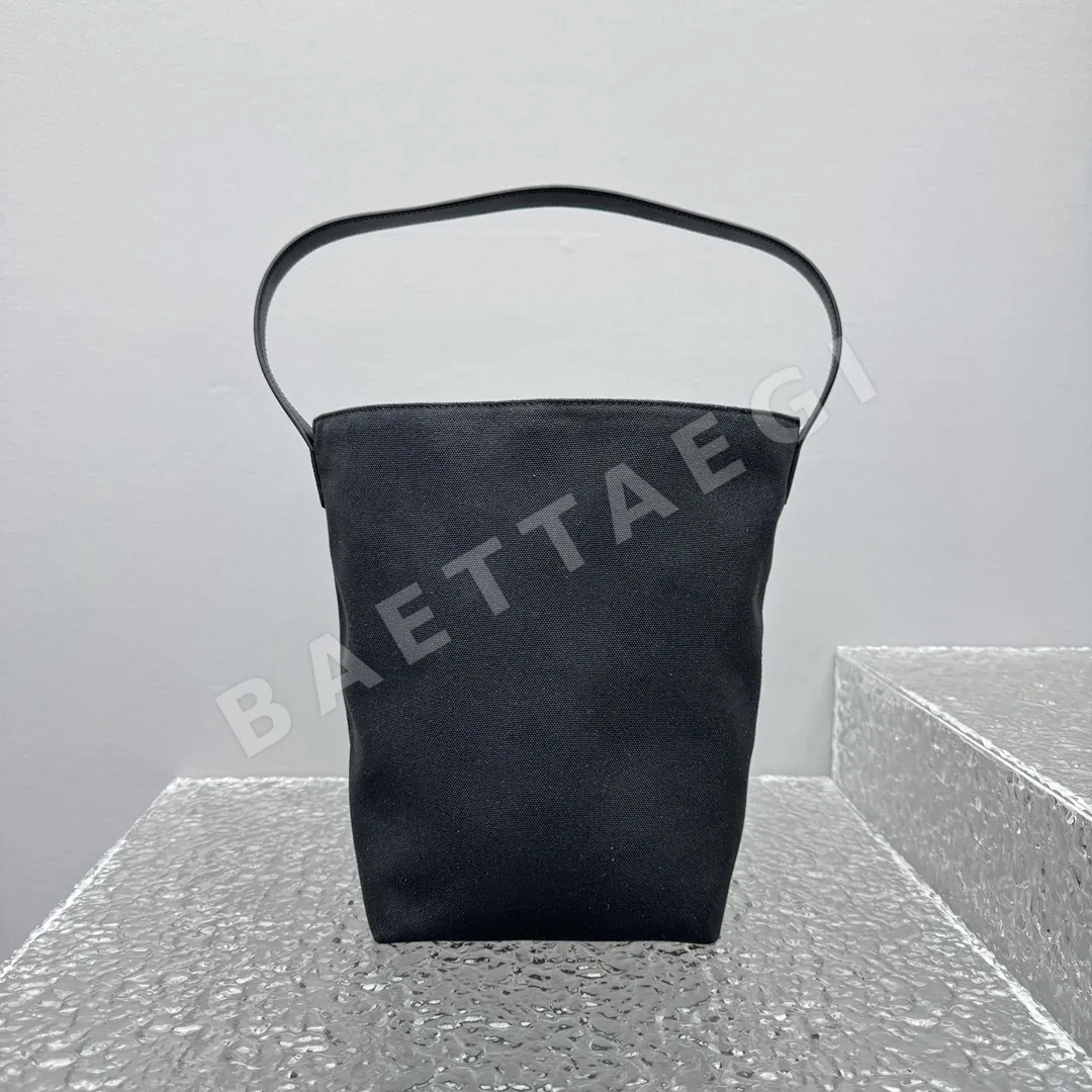 더로우 블랙 캔버스 버킷백 상세 이미지 2