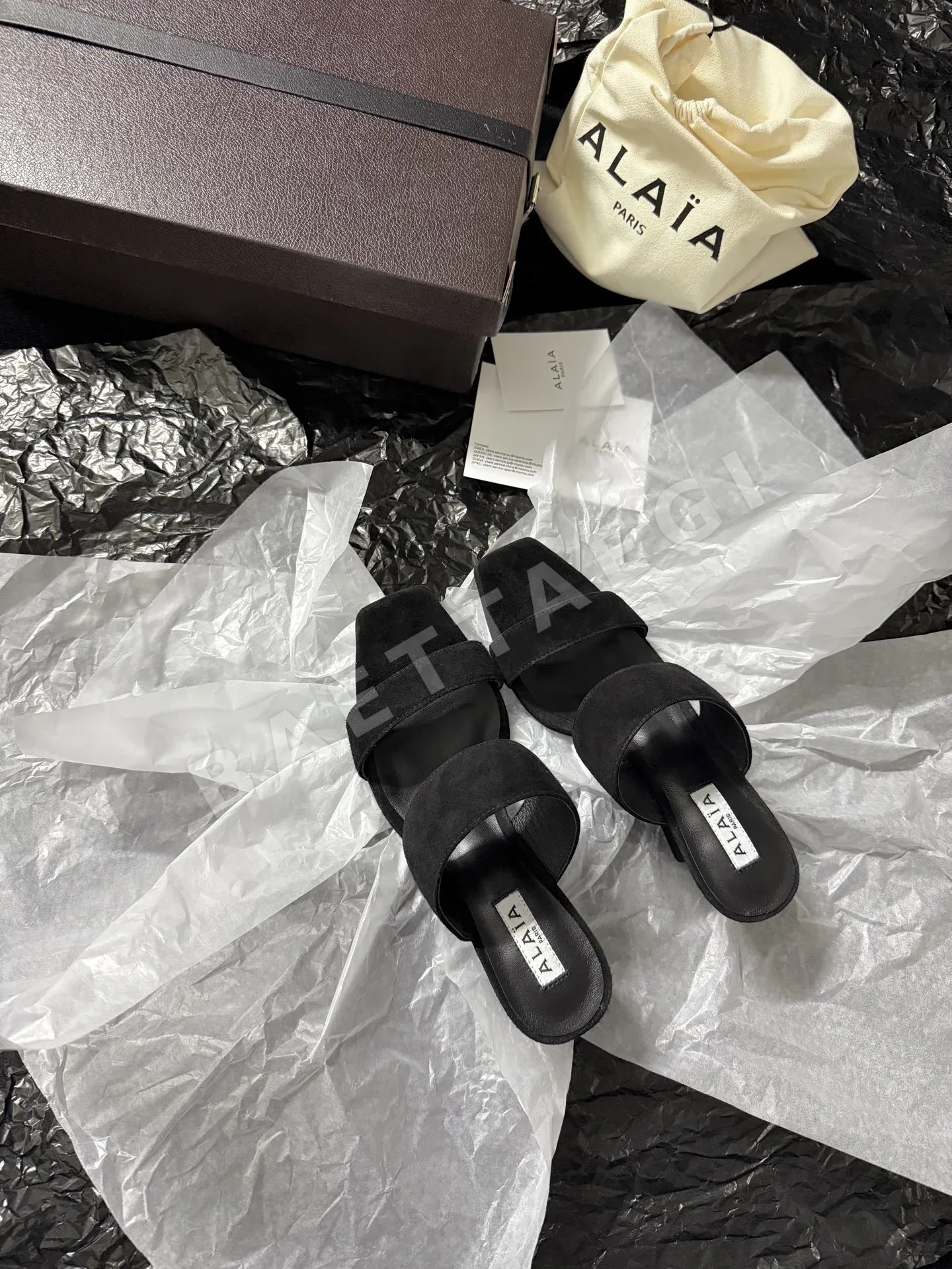 알라이아 미니멀리스트 뮬 탭 힐 신발 121298