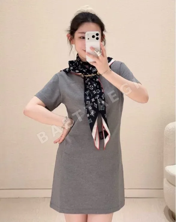 루이비통 모노그램 스카프 포인트 여성 원피스 상세 이미지 4
