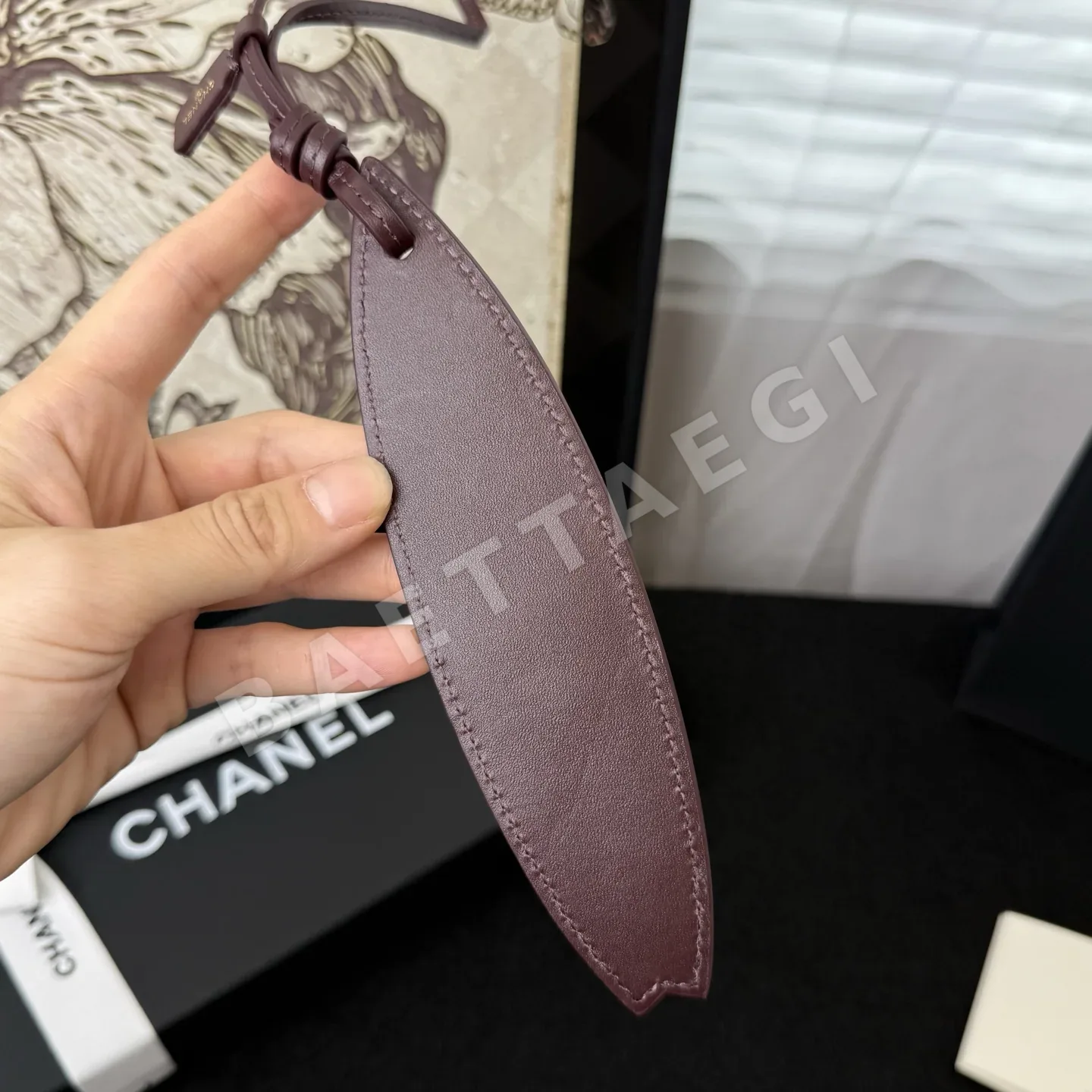 샤넬 더블 C 로고 서핑보드형 가죽 키링 상세 이미지 8