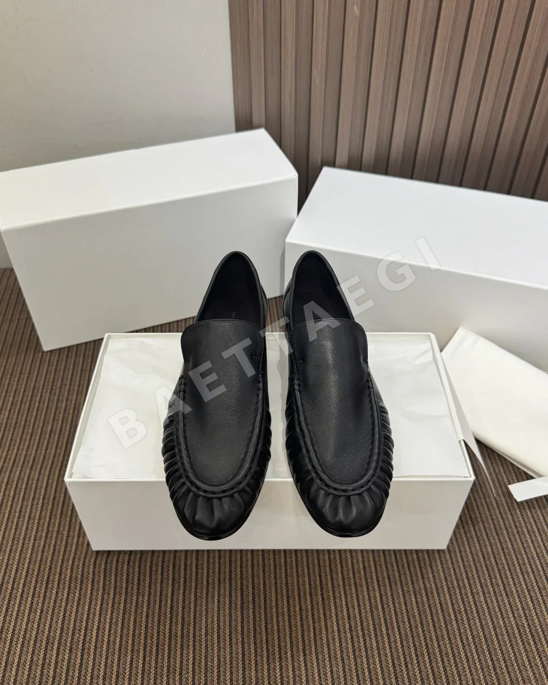더로우 로퍼 가죽 플리츠 디테일 163601