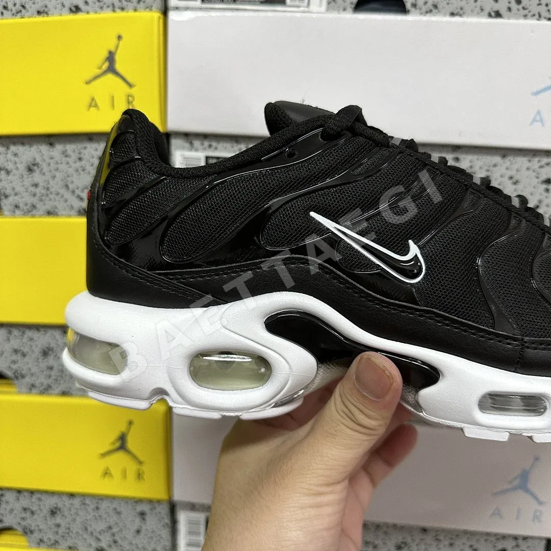 나이키 [DF] 에어 맥스 플러스 DM2362-001 201065 Nike Air Max Plus Black White 상세 이미지 8