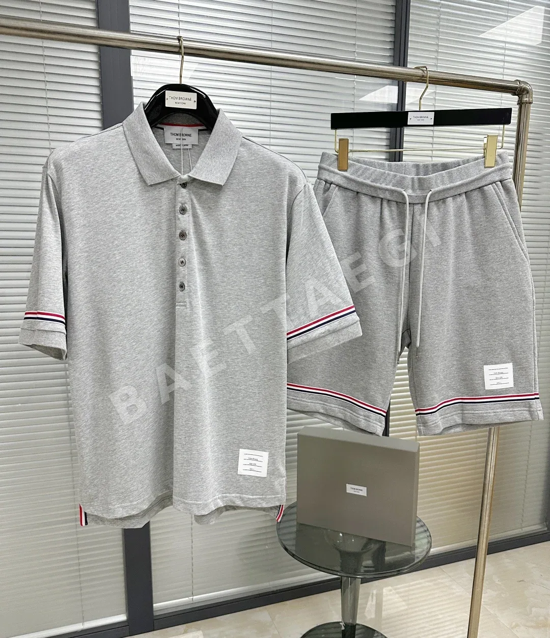 톰브라운 남성 TB 더블 소매 스트라이프 반팔 폴로 티셔츠 상세 이미지 2