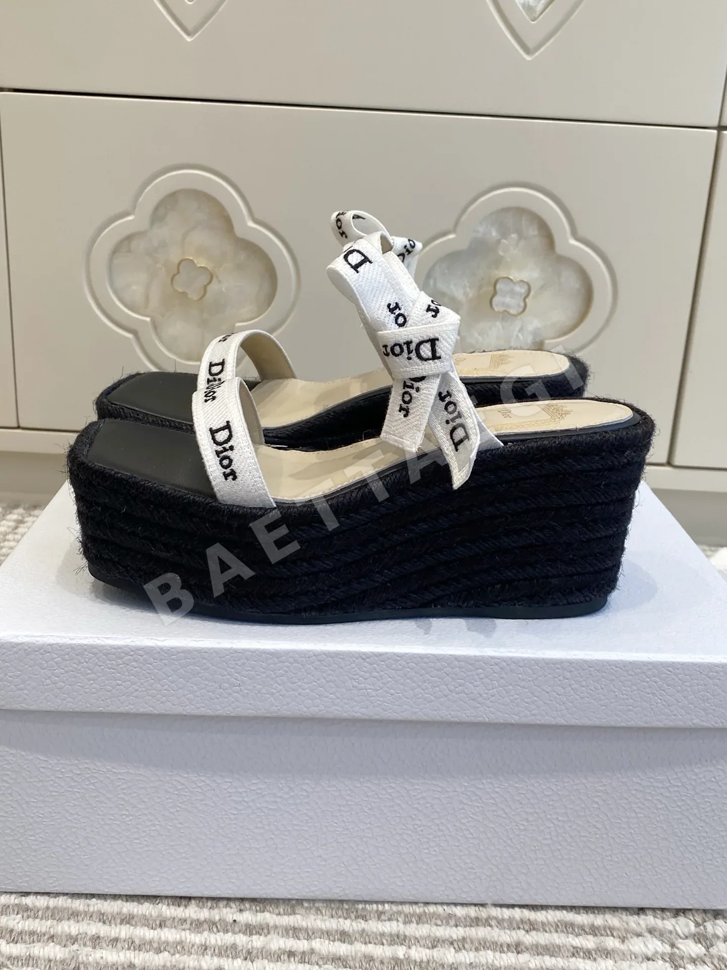 디올 자 리본 웨지 샌들 상세 이미지 4