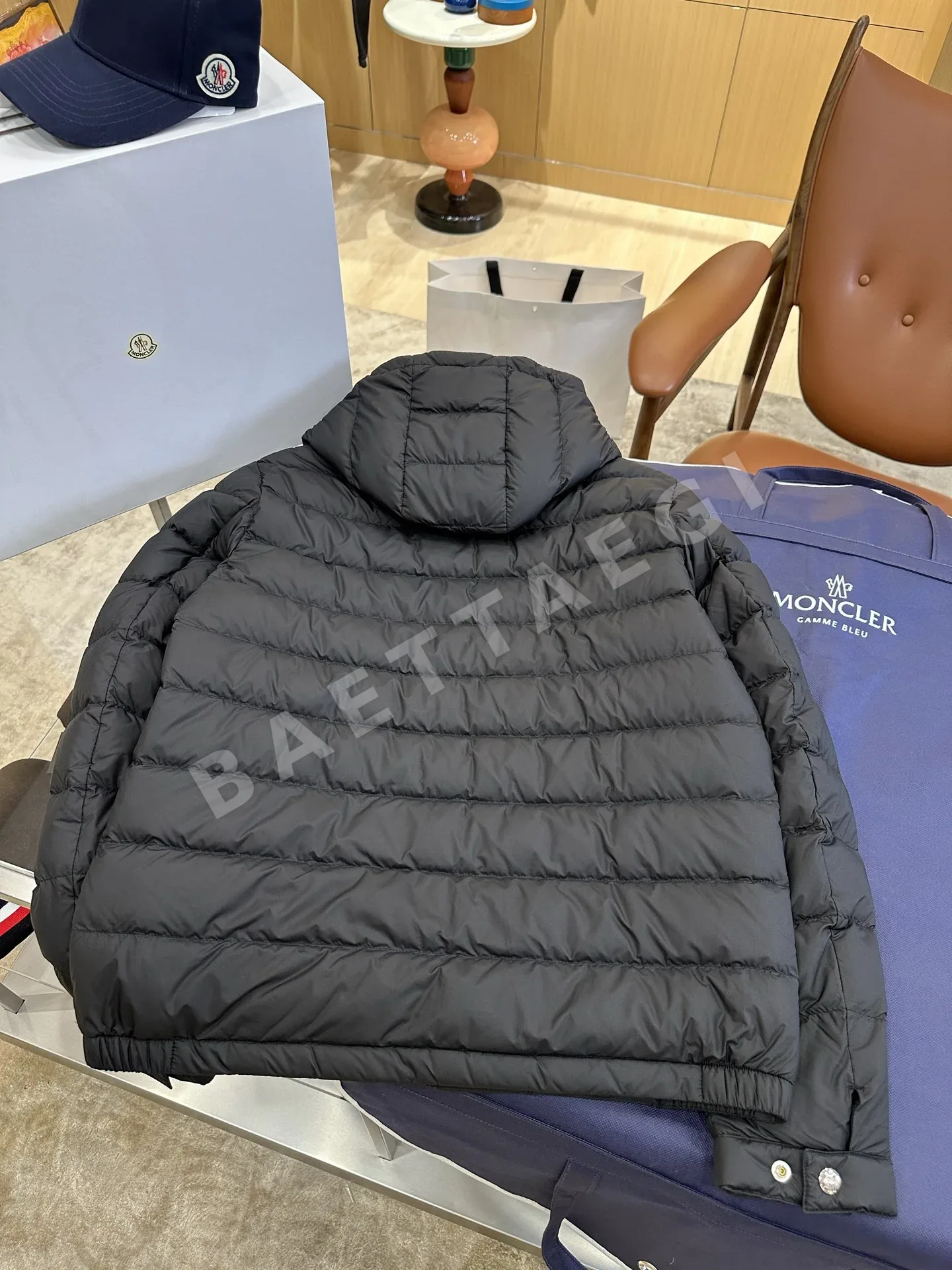 몽클레르 남성 경량 후드 패딩 재킷 상세 이미지 5