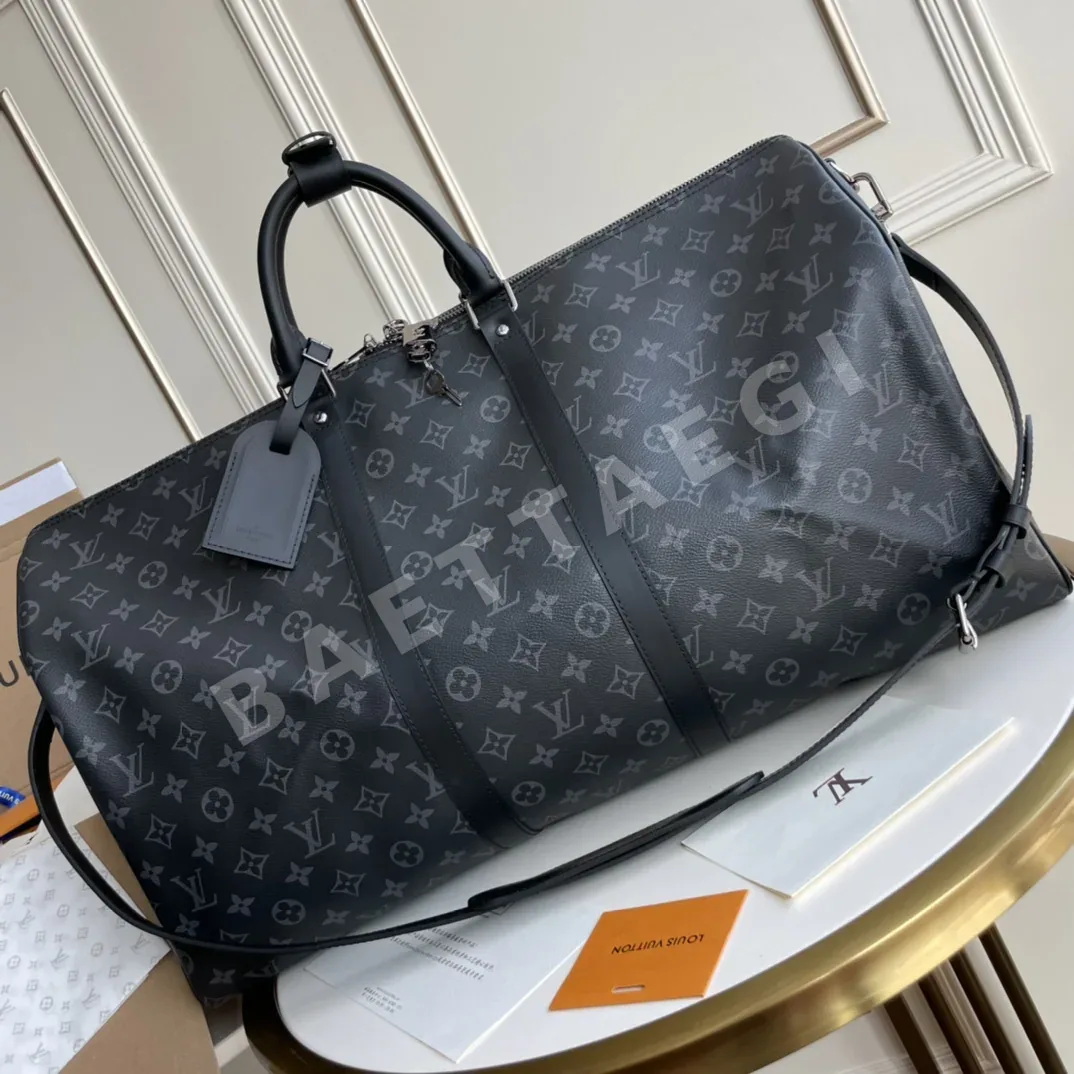 ?키폴 모노그램 여행 가방 시리즈의 클래식 여행 가방 M40605 는 55×31×24 cm의 사이즈를 자랑합니다. ?800
