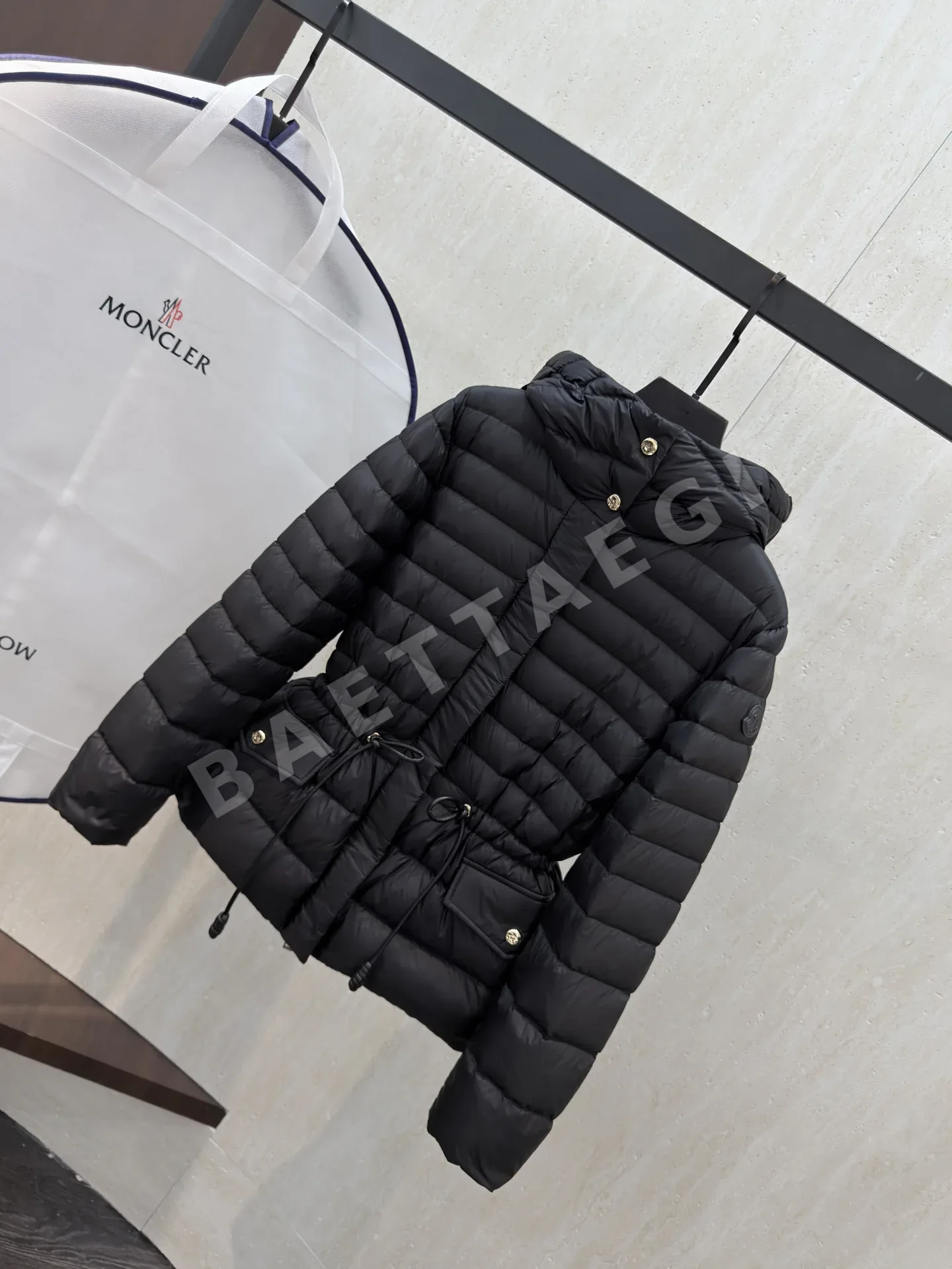 몽클레르 여성 화이트 덕다운 패딩 상세 이미지 2