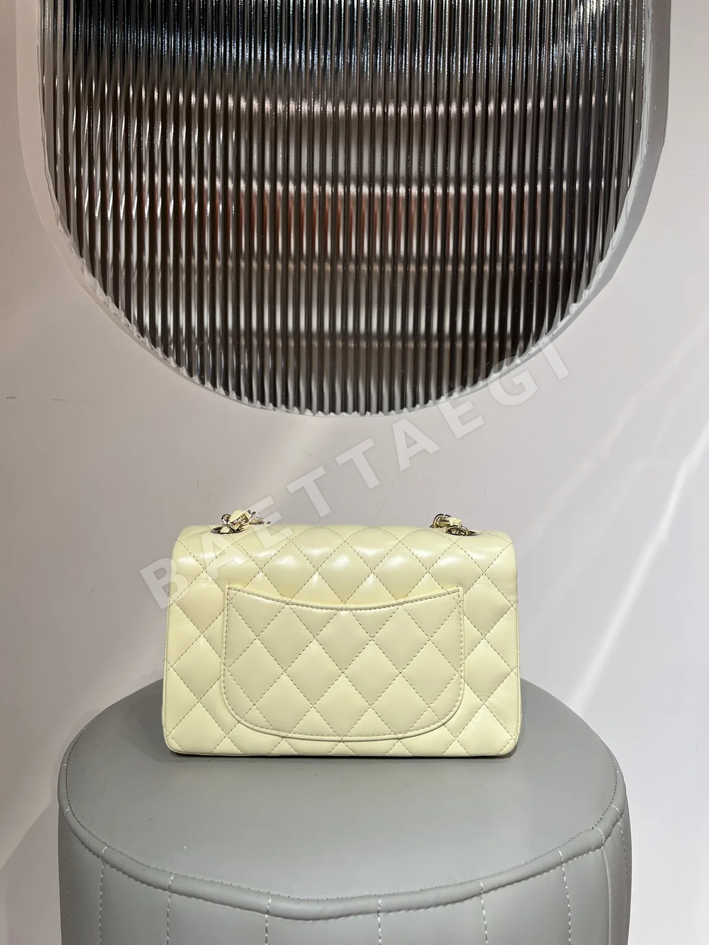 샤넬 라이트 옐로우 미니 가방 상세 이미지 2