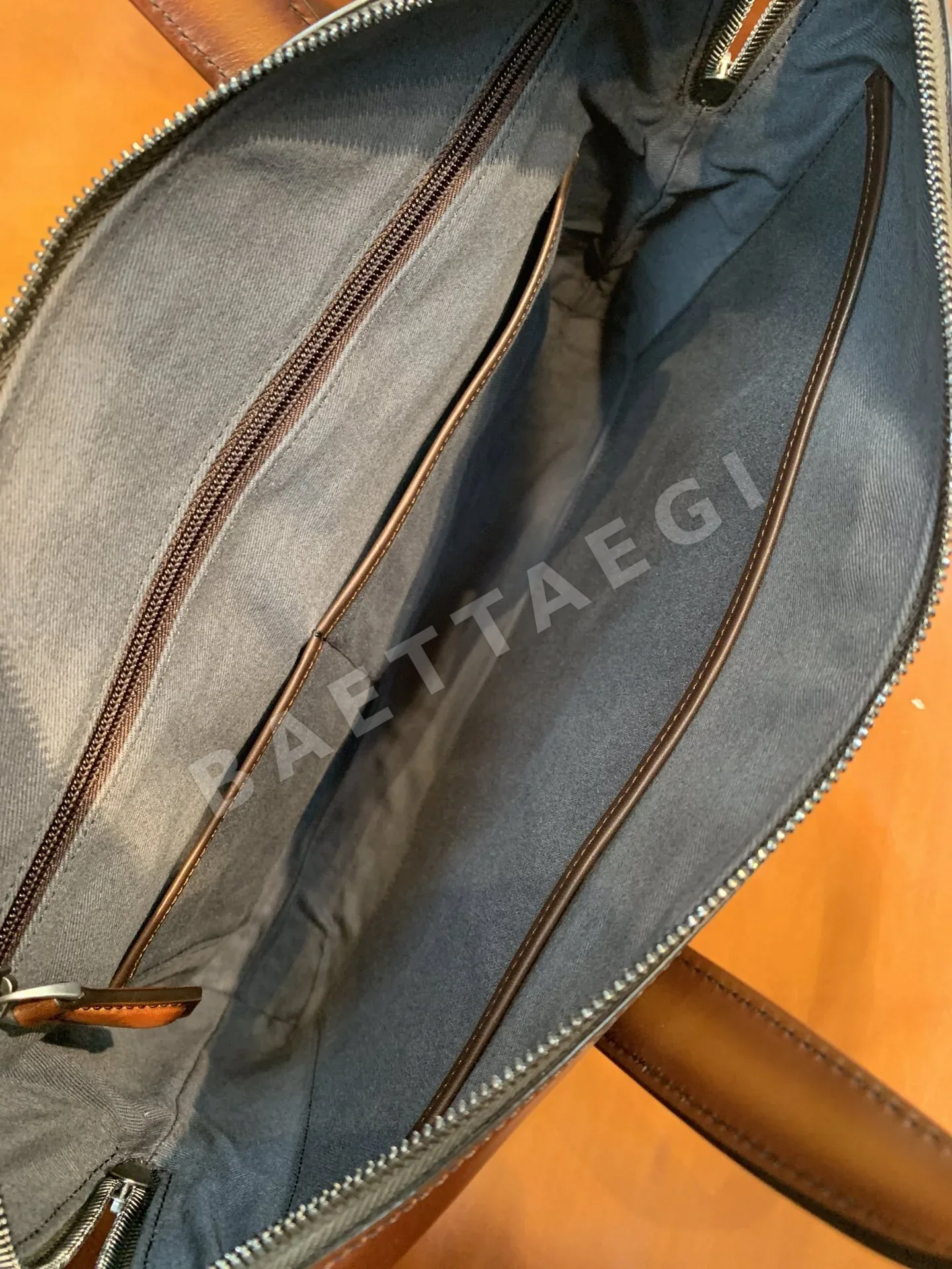 벨루티 카프스킨 브리프케이스 가방 상세 이미지 6