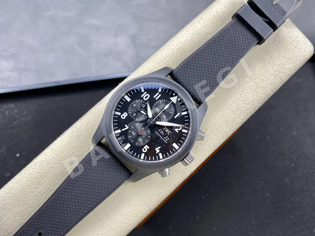 IWC 파일럿 탑건 크로노그래프 블랙 세라믹 시계 상세 이미지 4
