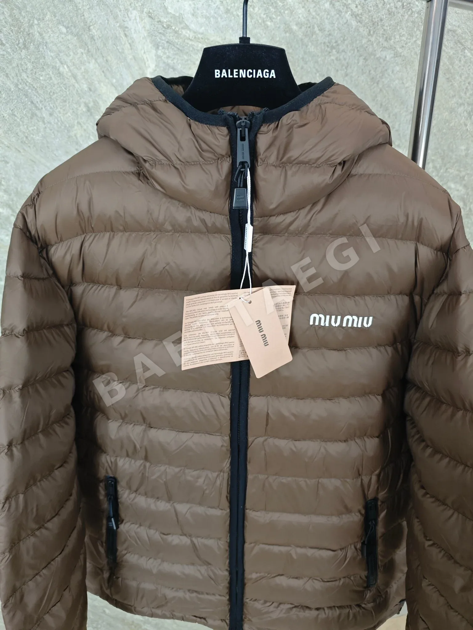 미우미우 후드 다운 자켓 남성 자켓 상세 이미지 3