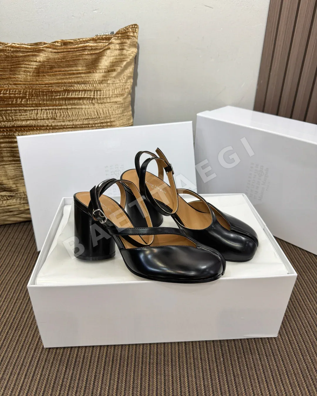 마르지엘라 MM6 스플릿 토 하이힐 샌들 상세 이미지 2