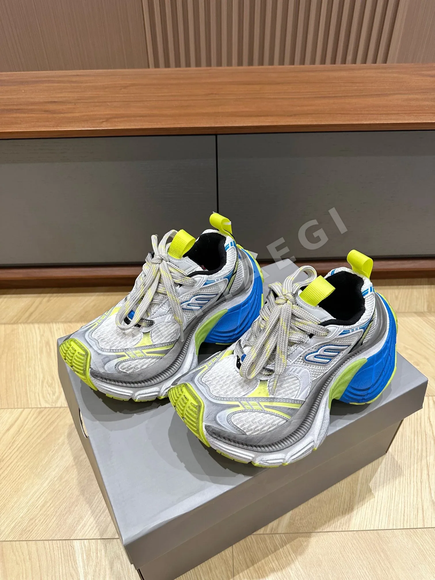 발렌시아가 신발 상세 이미지 3
