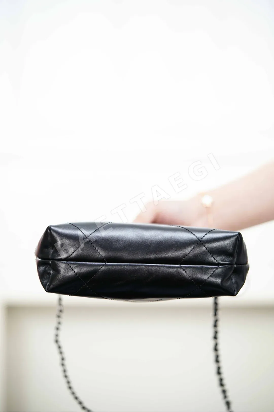 샤넬 소가죽 체인 숄더백 22백 상세 이미지 9