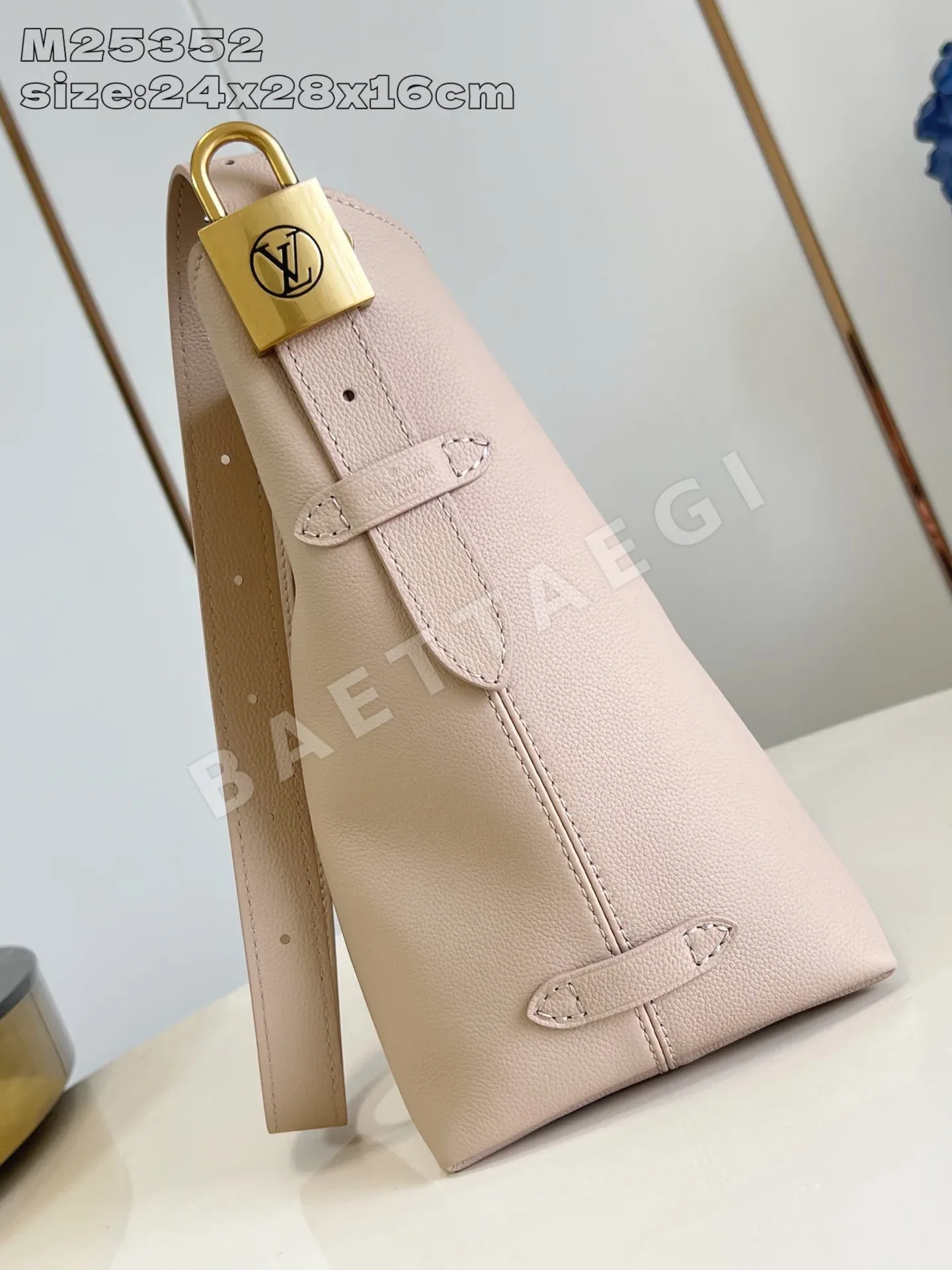 루이비통 로우 키 스몰 핸드백 M25352 상세 이미지 3