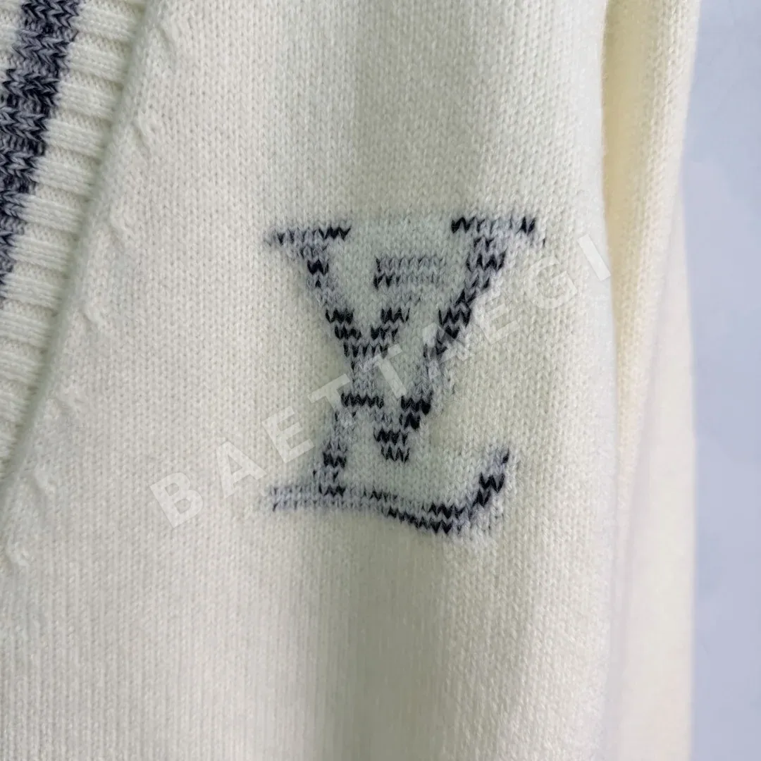 루이비통 블루그레이 스트라이프 가디건 상세 이미지 5