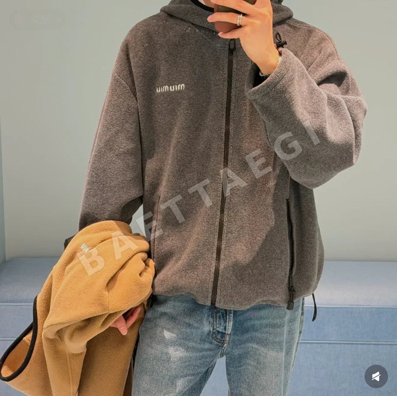 미우미우 그레이 플리스 후드 긴팔 재킷 상세 이미지 2