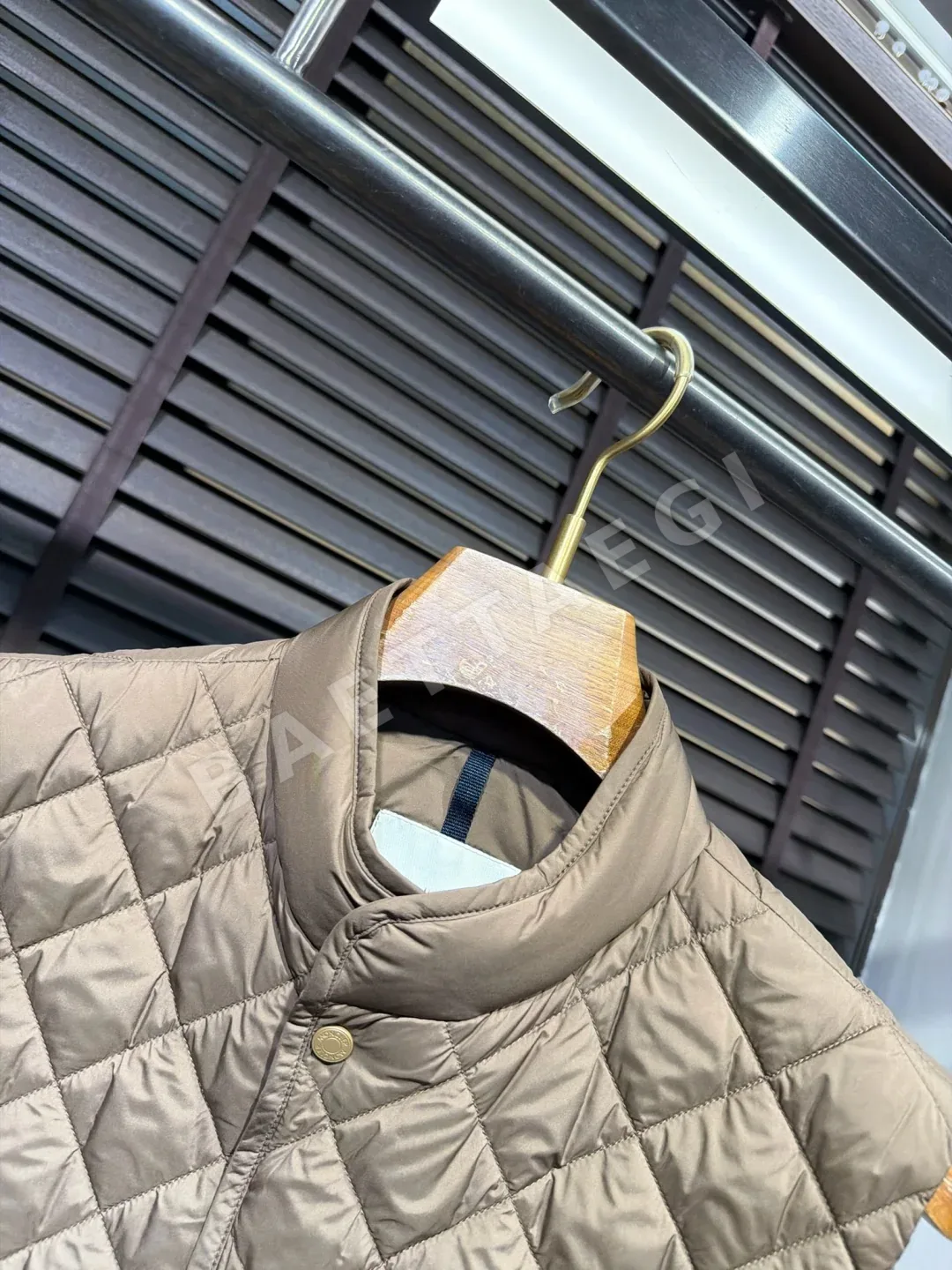 몽클레르 친환경 폴리에스터 남성 다운 베스트 M9631 상세 이미지 4