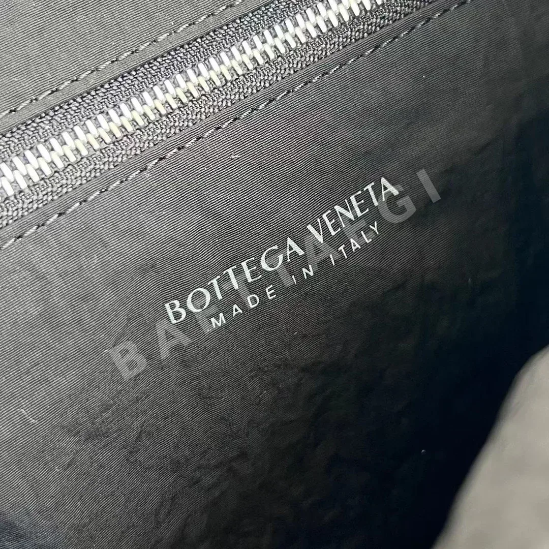보테가베네타 포스티노 남성 크로스바디 가방 상세 이미지 8