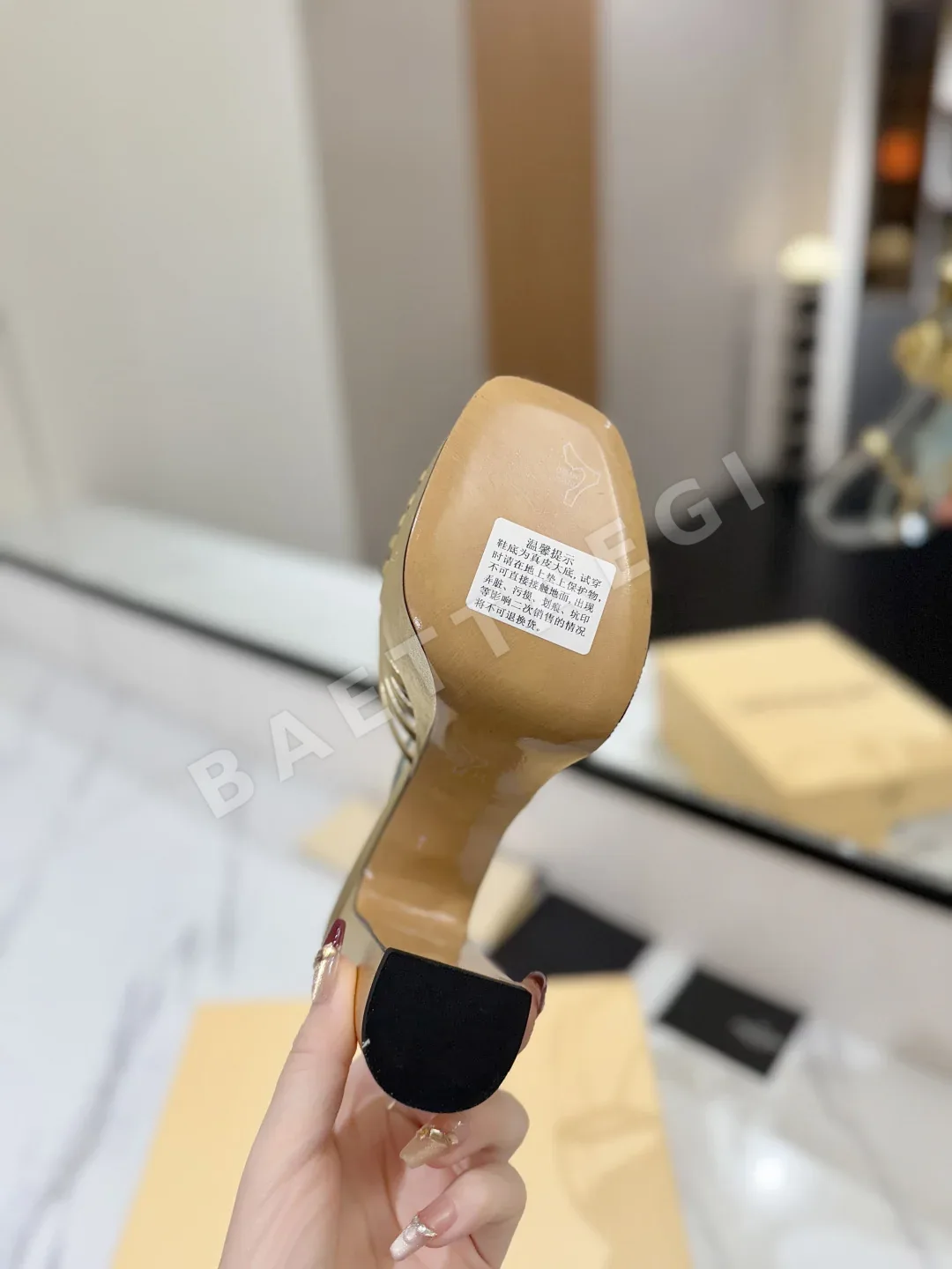 발렌티노 V버클 하이힐 샌들 상세 이미지 9