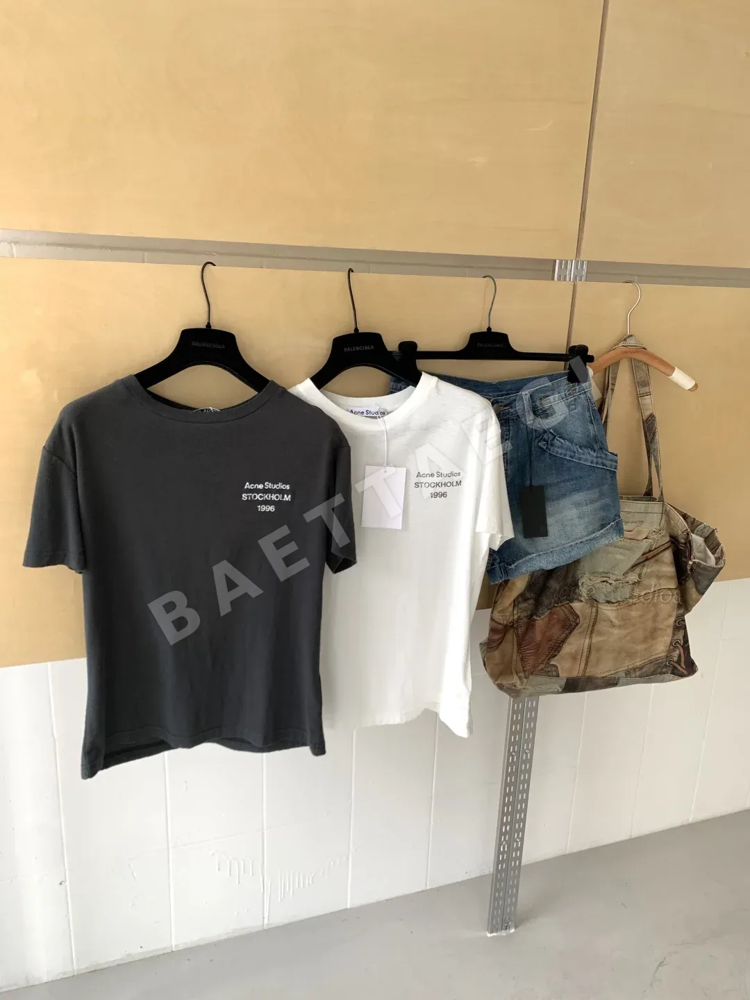 아크네스튜디오 여성 슬림핏 워시드 반팔 티셔츠