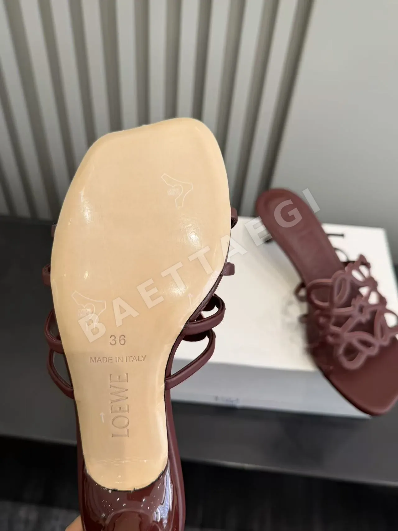 로에베 시프스킨 샌들 상세 이미지 9