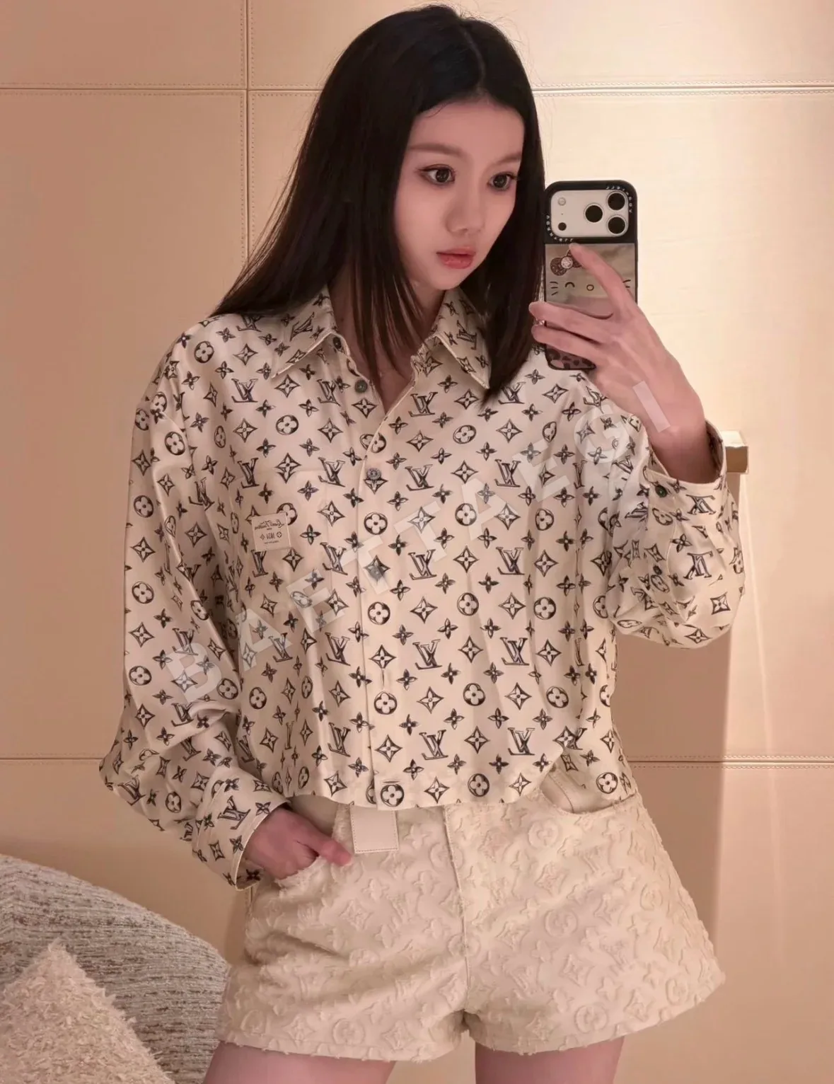 루이비통 새틴 모노그램 프린트 크롭 셔츠 상세 이미지 5