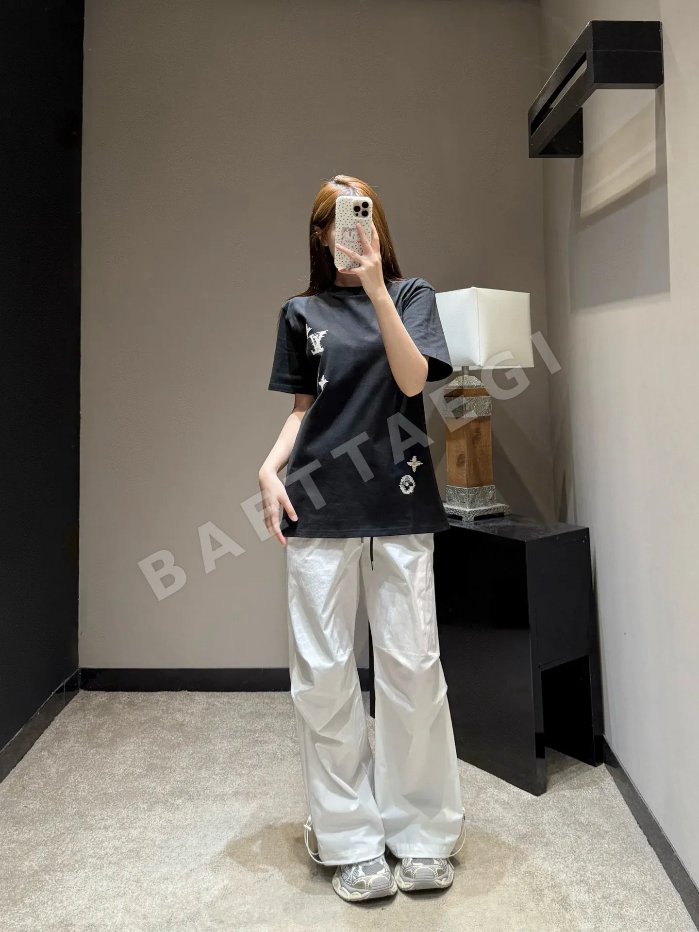 루이비통 헤비 자수 모노그램 여성 반팔 티셔츠 상세 이미지 4