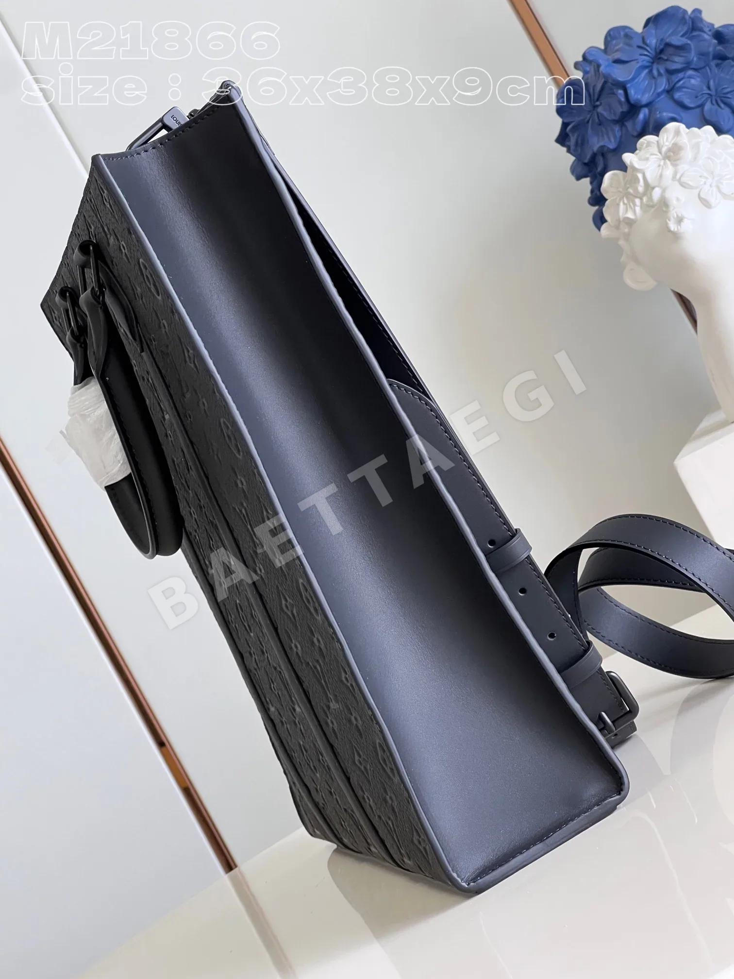 루이비통 M21866 블랙 핸드백 모노그램 상세 이미지 3