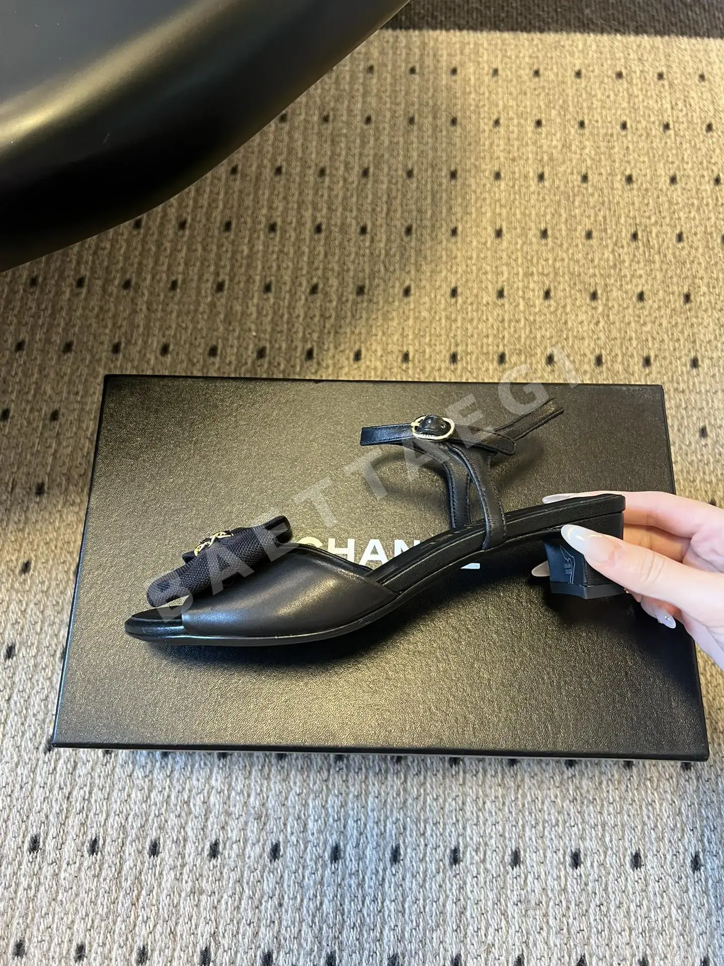샤넬 리본 장식 로우힐 앵클 샌들 상세 이미지 7