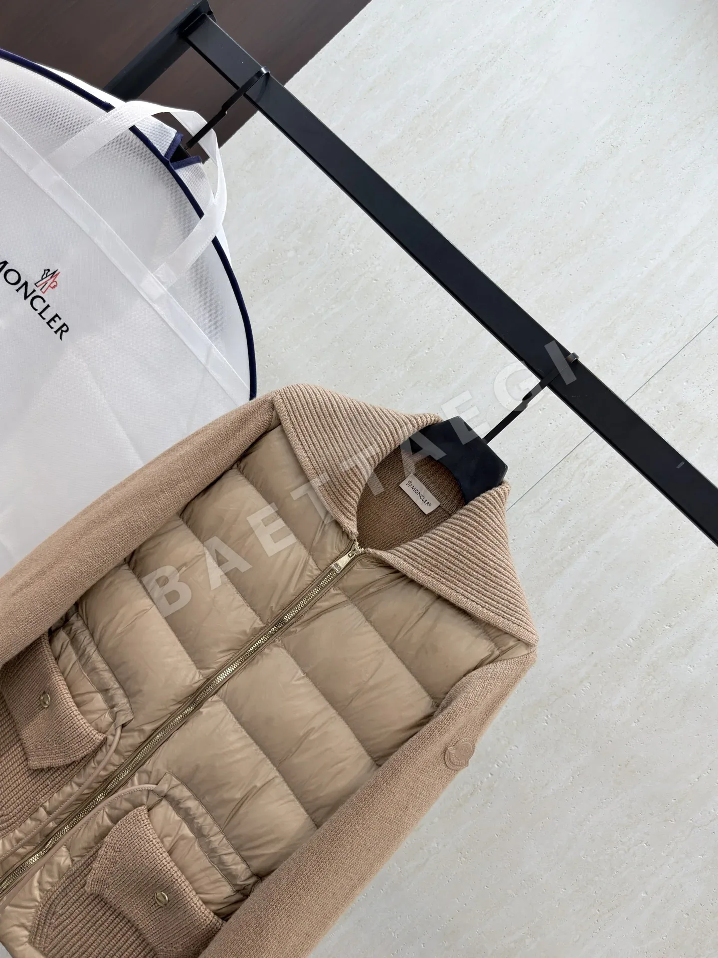 몽클레르 여성 화이트 덕다운 패딩 상세 이미지 2