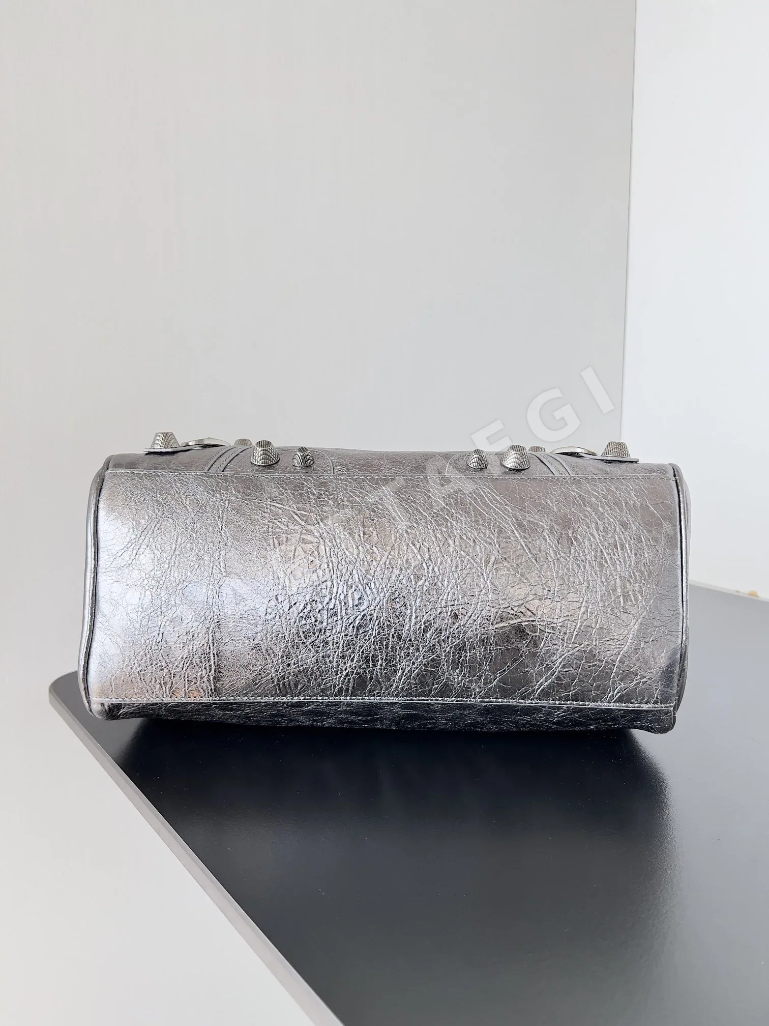 발렌시아가 루 카고올 램스킨 더플백 가방 상세 이미지 3