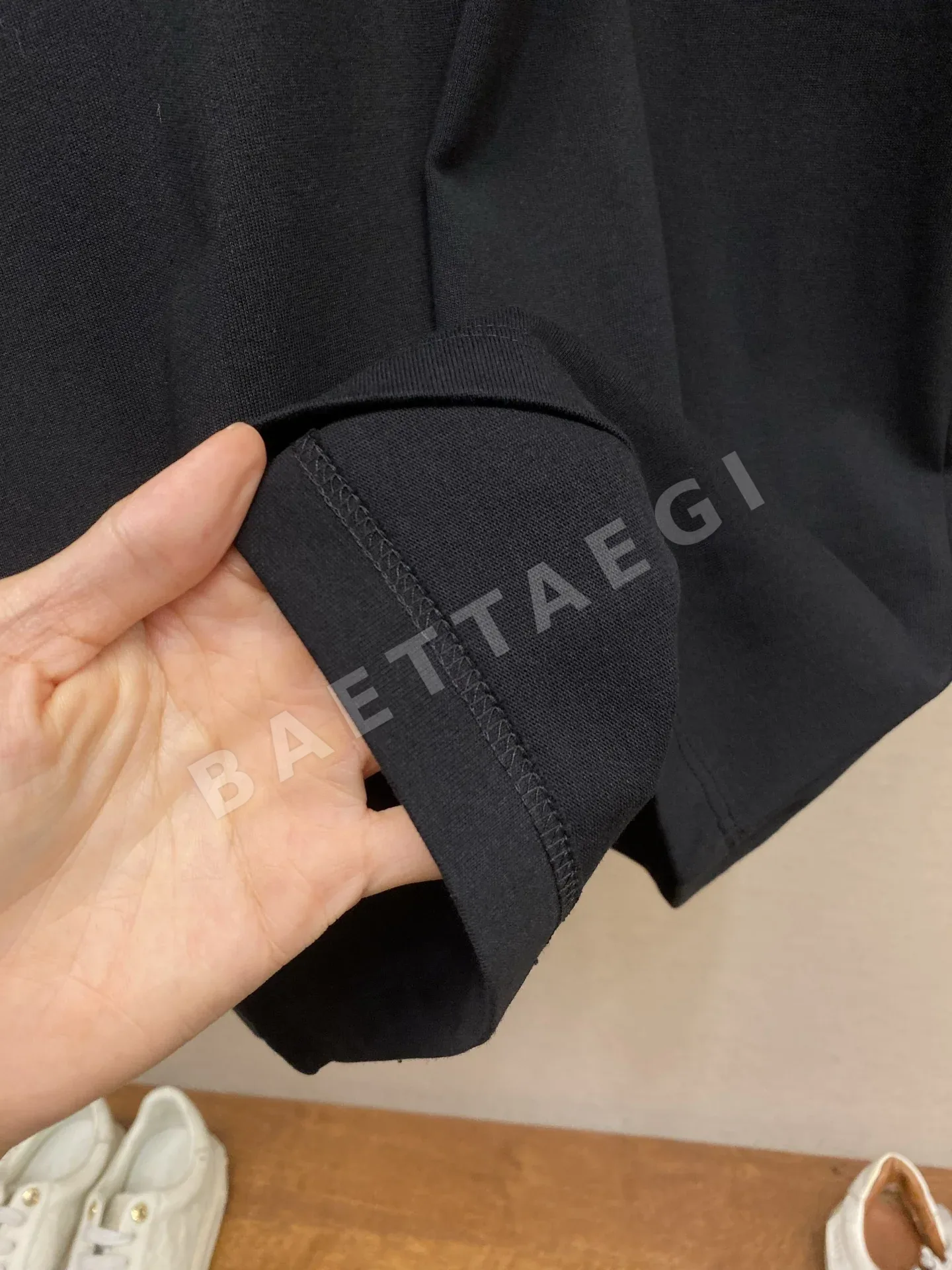 루이비통 페이드 로고 남성 반팔 티셔츠 상세 이미지 6