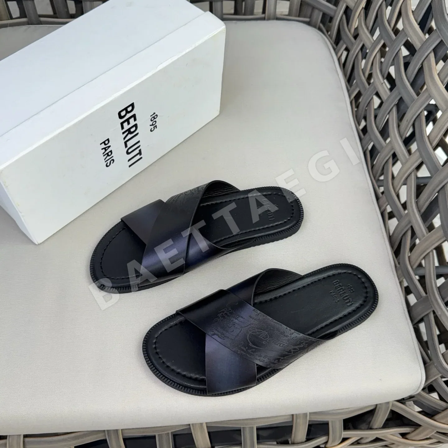벨루티 핸드메이드 송아지가죽 샌들 상세 이미지 2