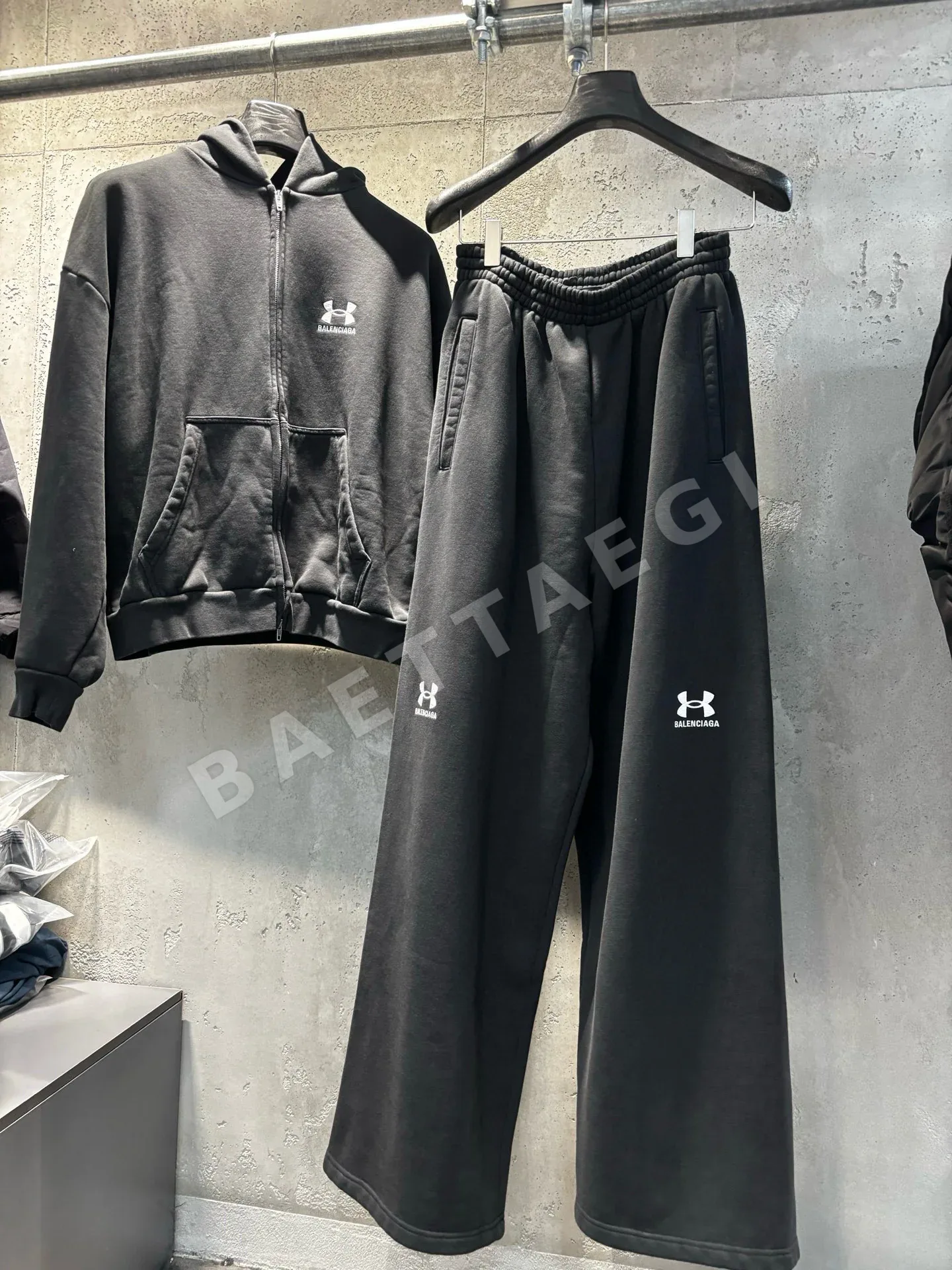 발렌시아가 남성 바지 상세 이미지 2