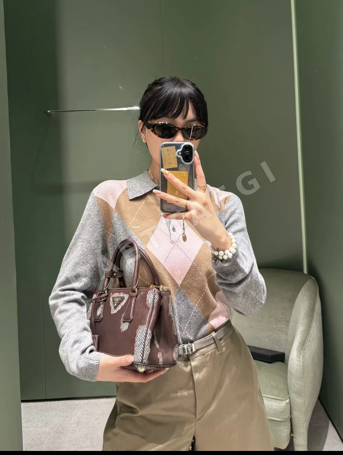 프라다 다이아몬드 패턴 폴로 니트 크롭 긴팔 탑 상세 이미지 3