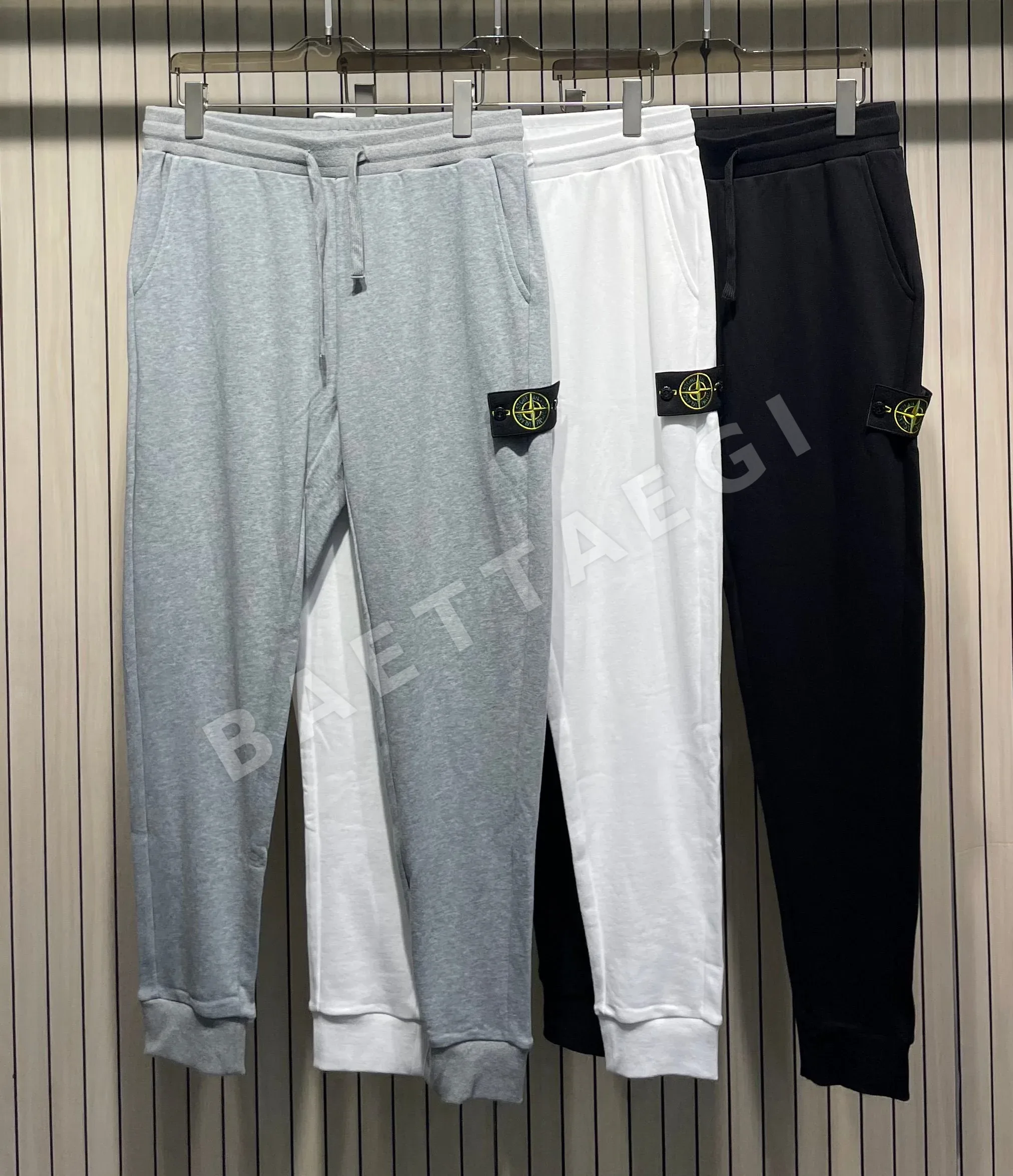 스톤아일랜드 클래식 로고 남성 스웨트 팬츠 51052