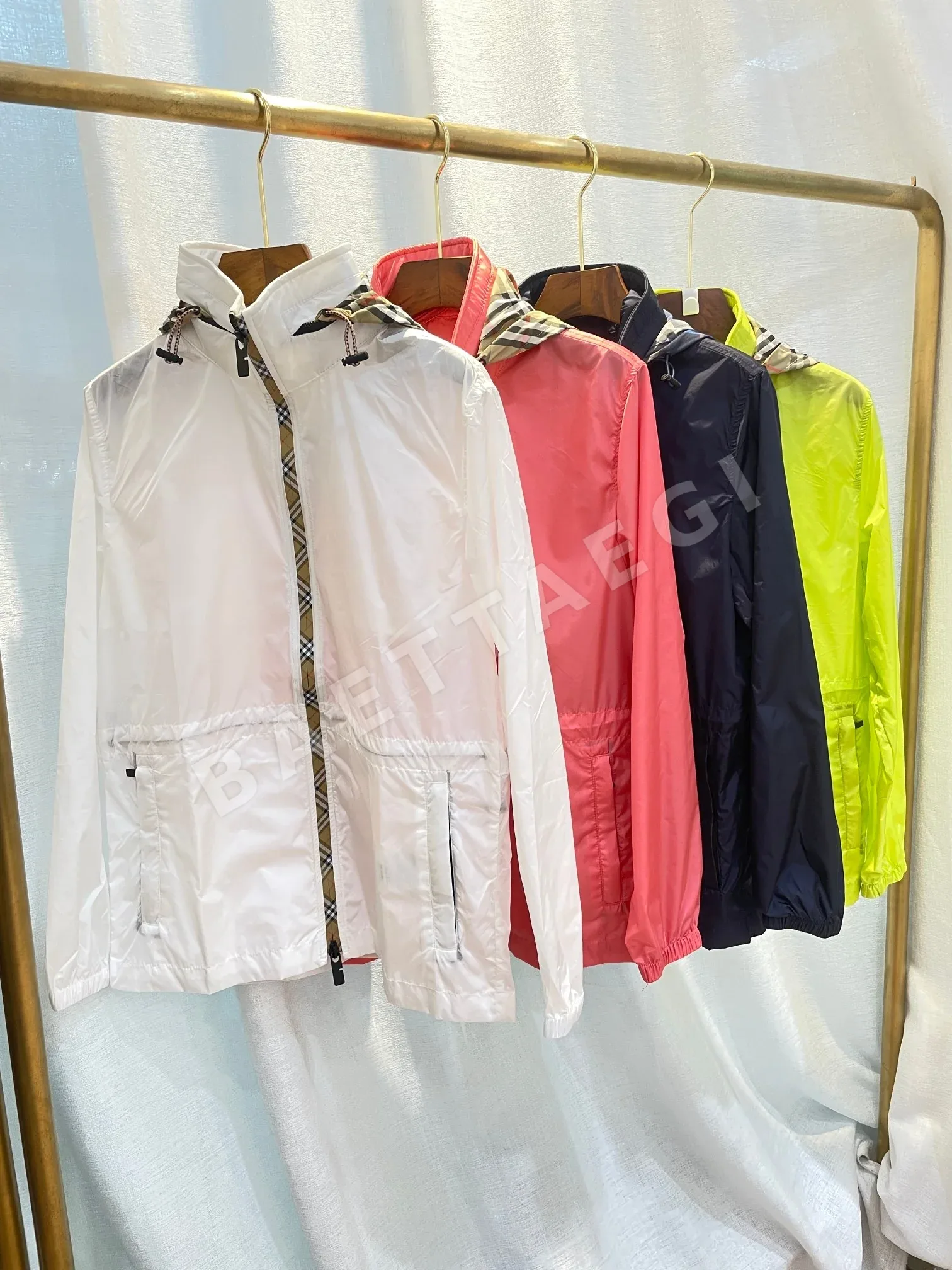버버리 체크패치워크 후드 경량 트렌치코트 자켓 103125