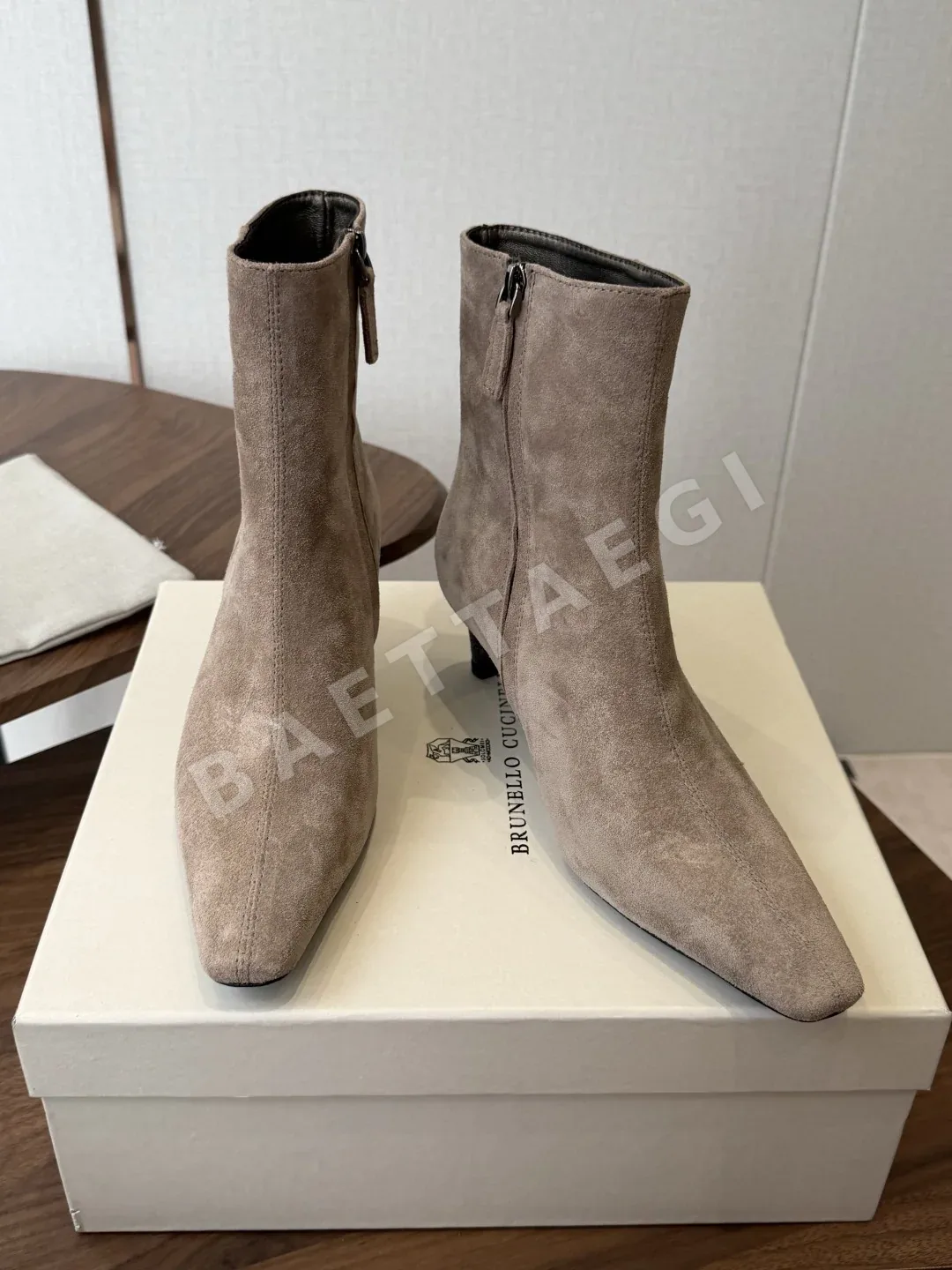 브루넬로쿠치넬리 포인티드토 스틸레토 힐 미드카프 부츠 상세 이미지 3