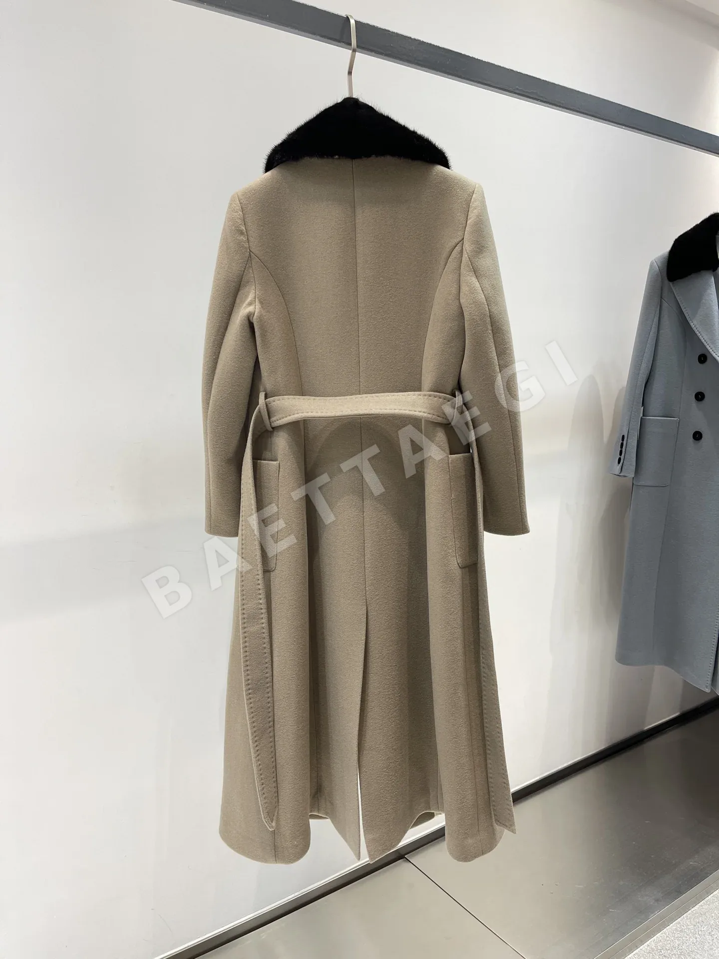 펜디 울 밍크 카라 더블브레스트 여성 자켓 상세 이미지 8