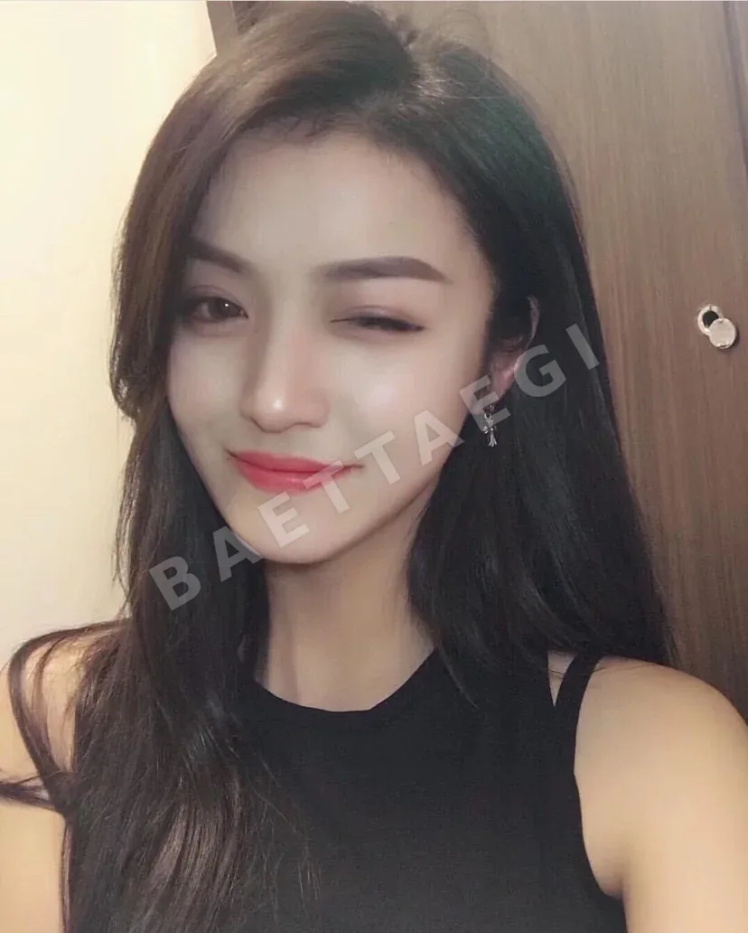크롬하츠 레트로 크로스 엠보스 귀걸이 상세 이미지 8