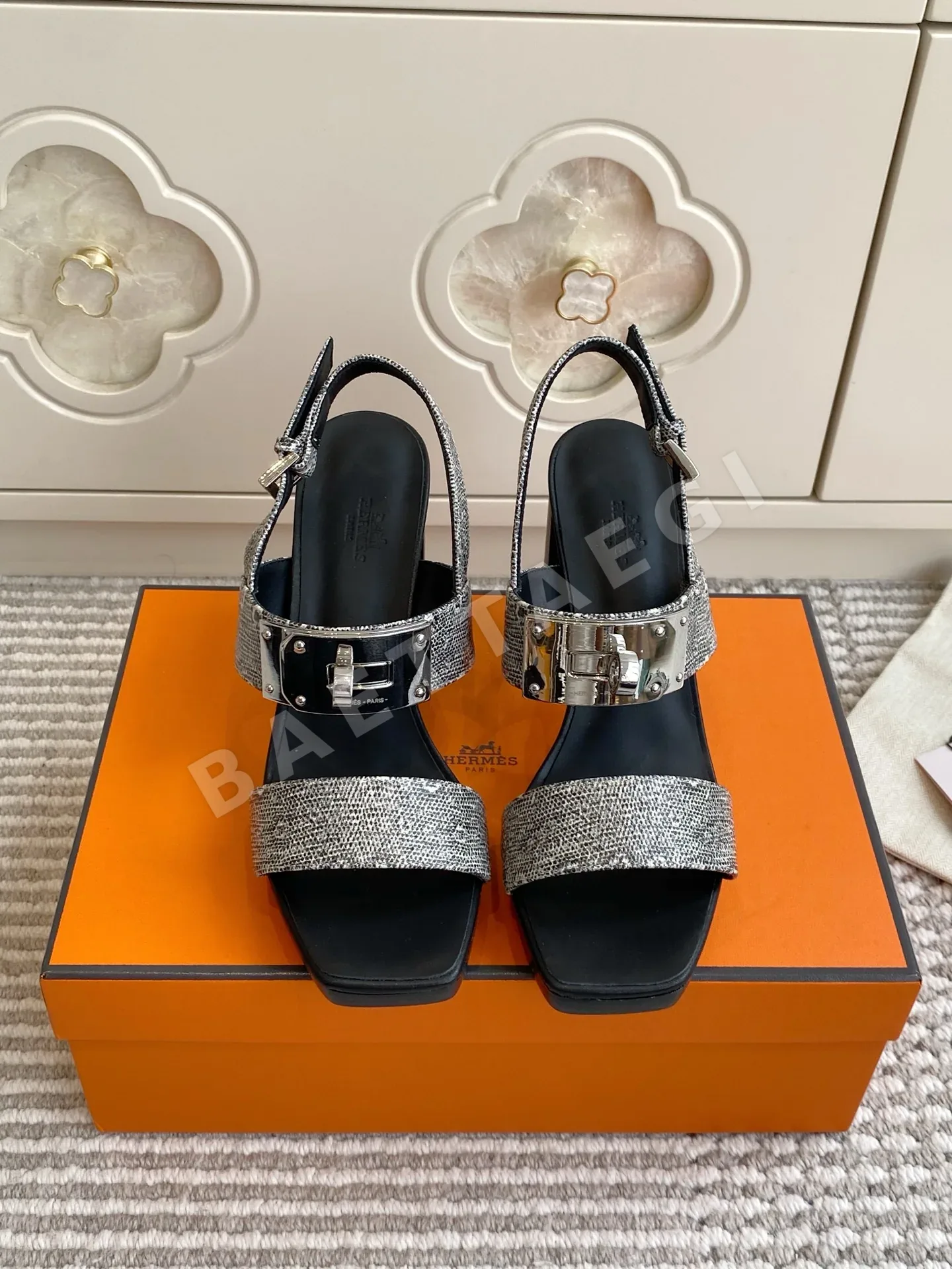 에르메스(Hermès)의 일로나(Ilona) 90 힐 112803