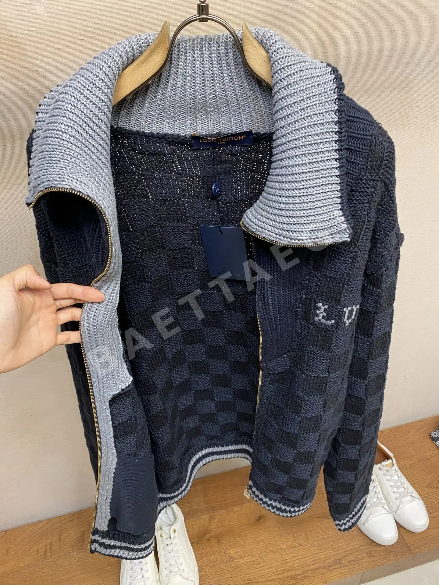 루이비통 니트 허리 조임 컬러블록 립 카라 스웨터 자켓 상세 이미지 7