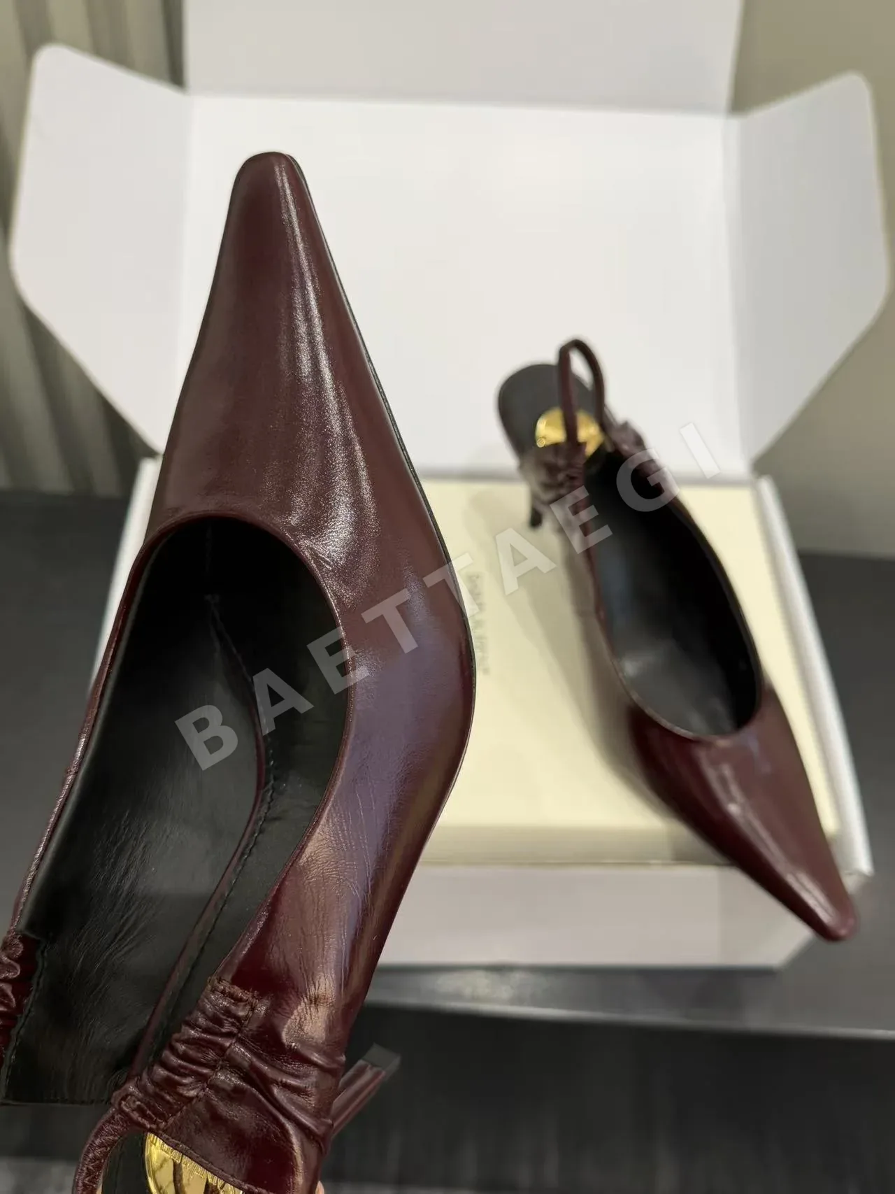 생로랑 YSL 스퀘어 토 오픈 백 샌들 상세 이미지 6