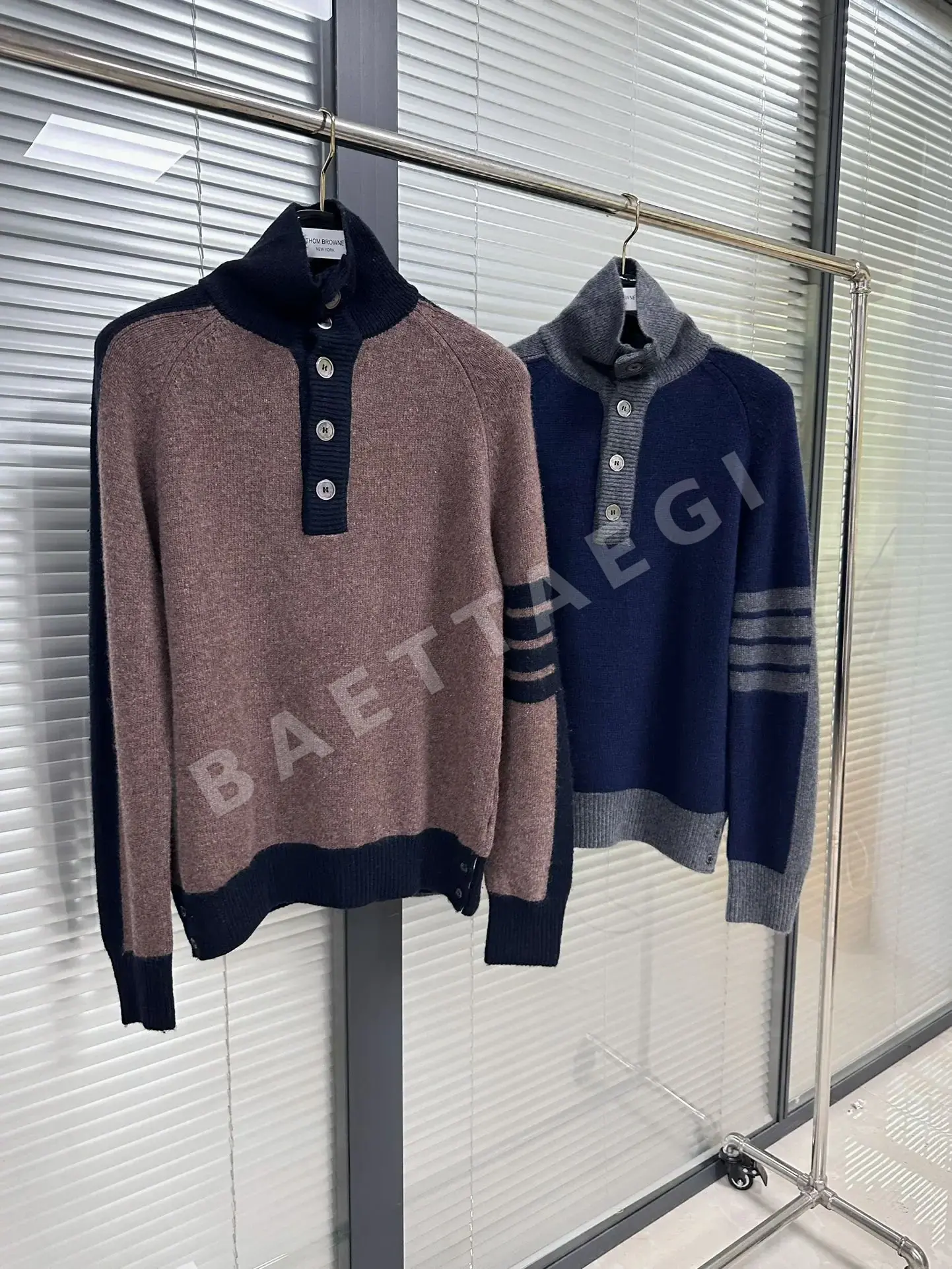 톰브라운 울 카라 블록 가디건 니트 상세 이미지 9